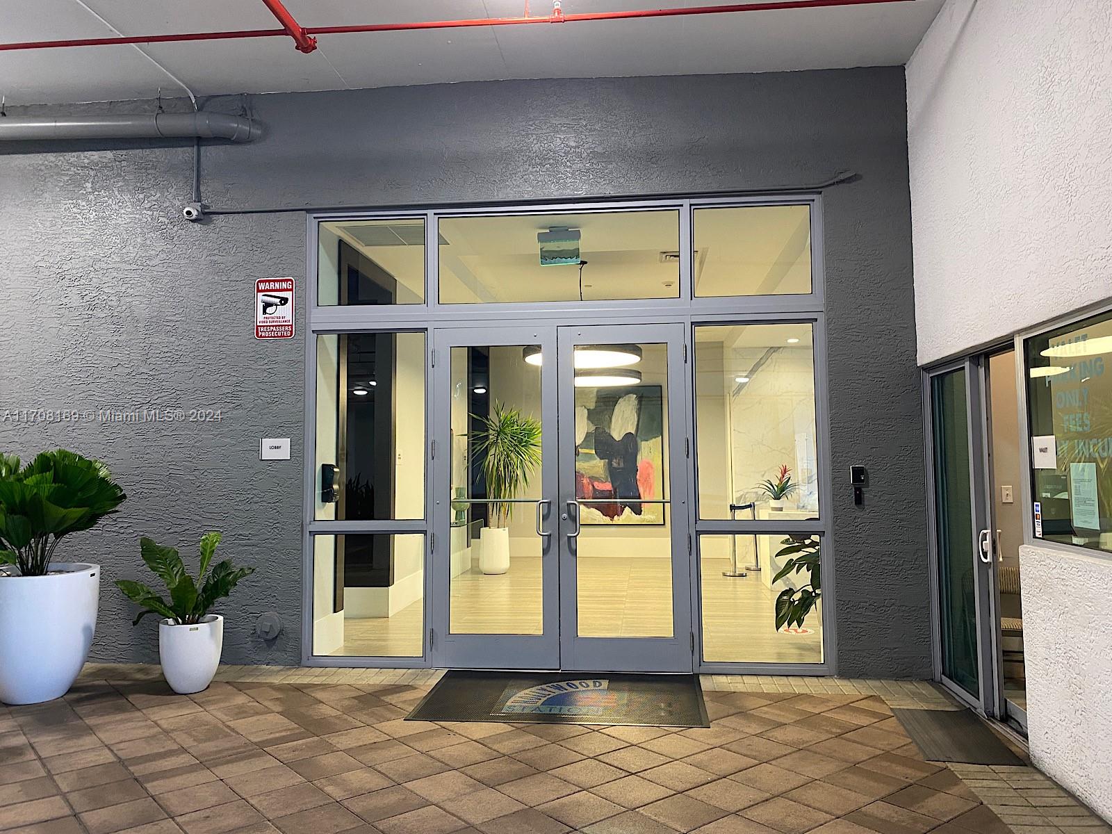 HOLLYWOOD STATION RES CON - Residential