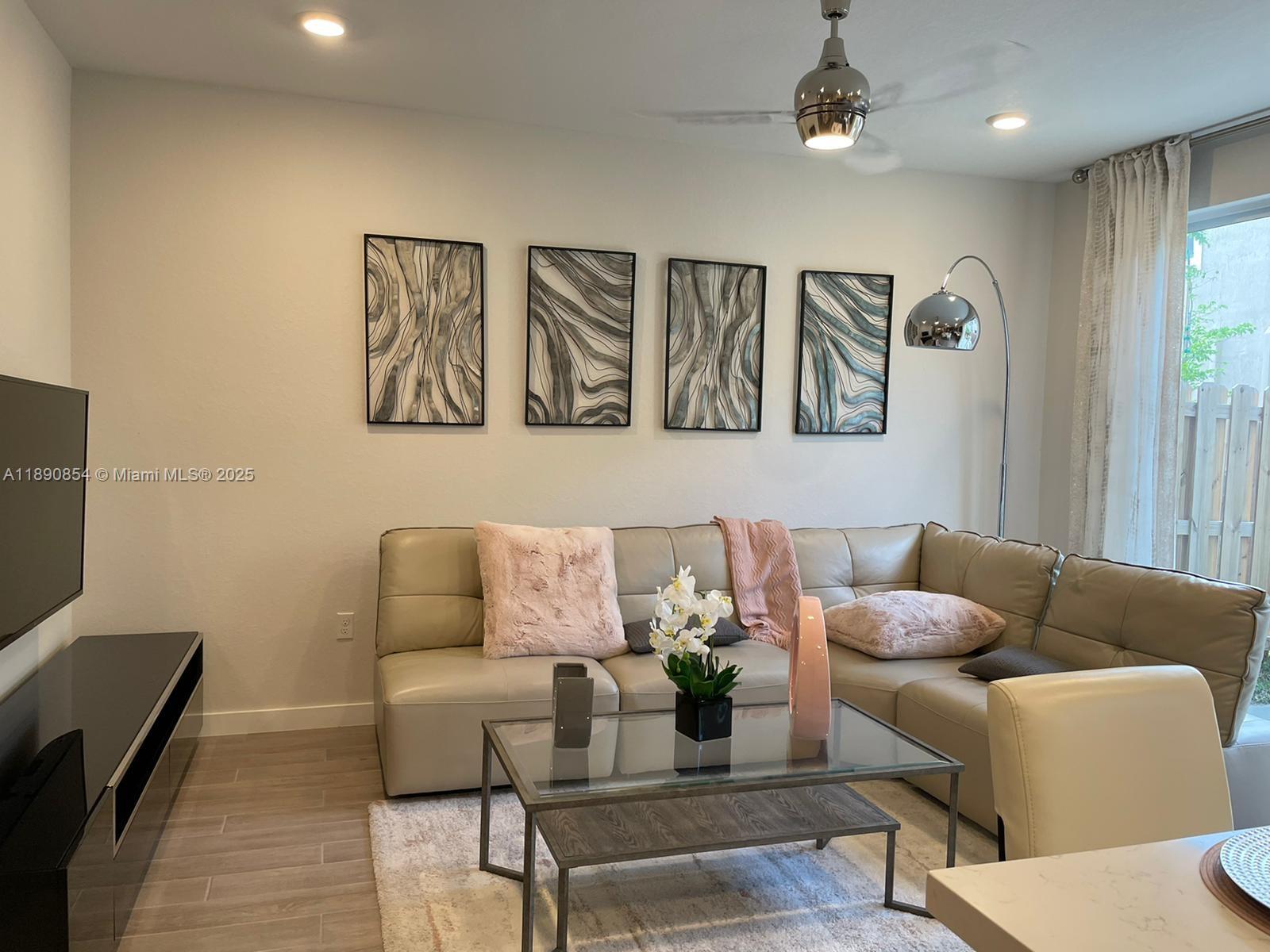 TOWNS AT SEASCAPE - Residential