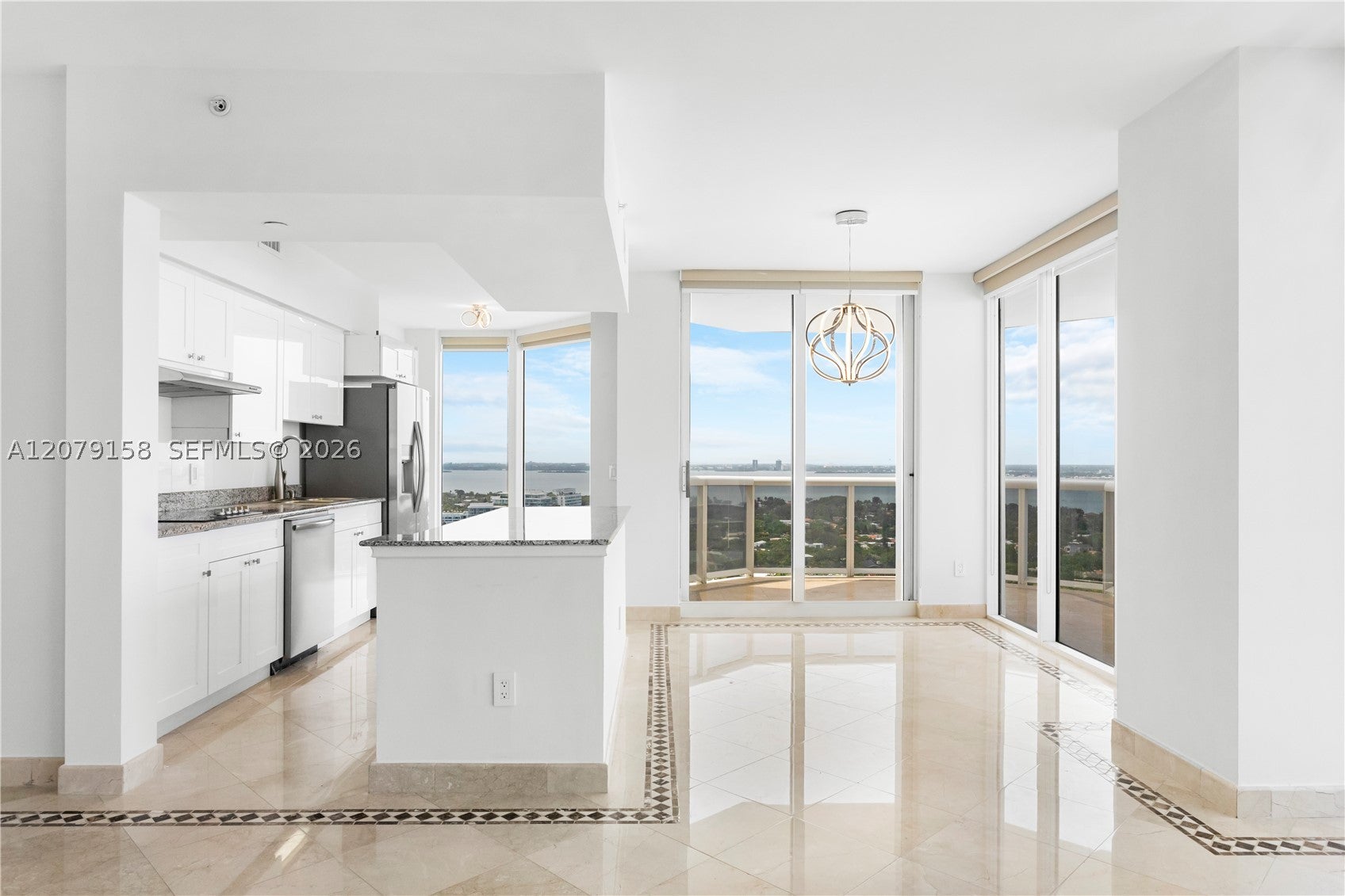 4779 Collins Ave 2707