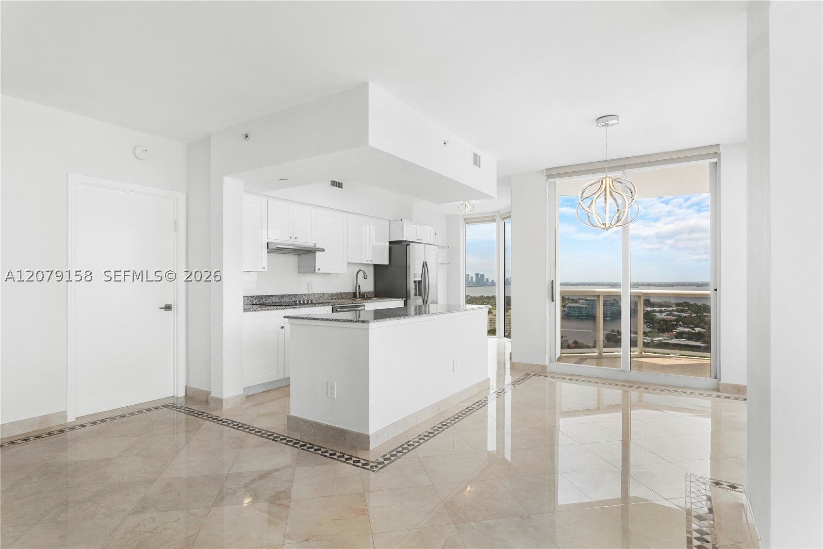 4779 Collins Ave 2707
