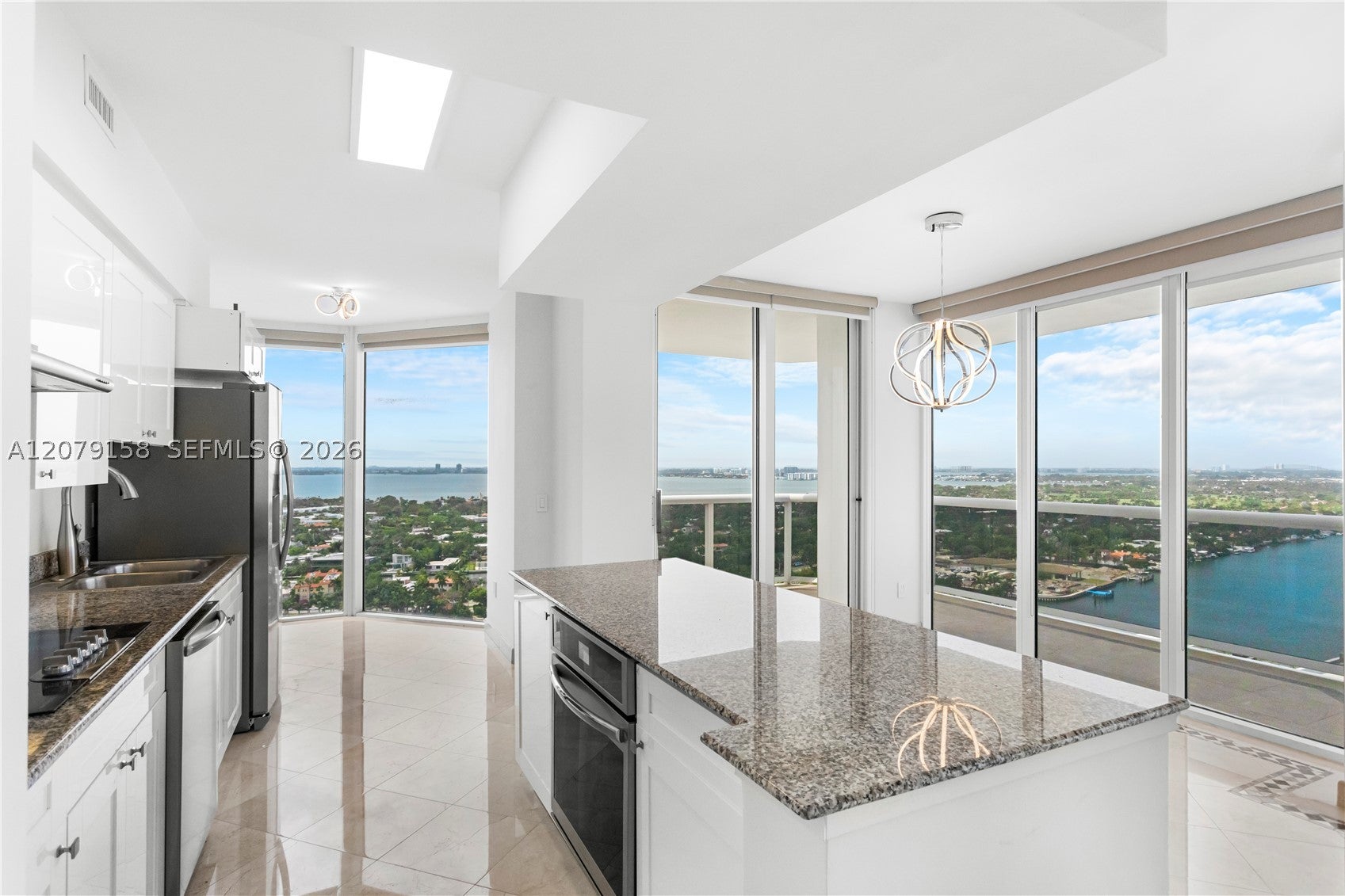 4779 Collins Ave 2707