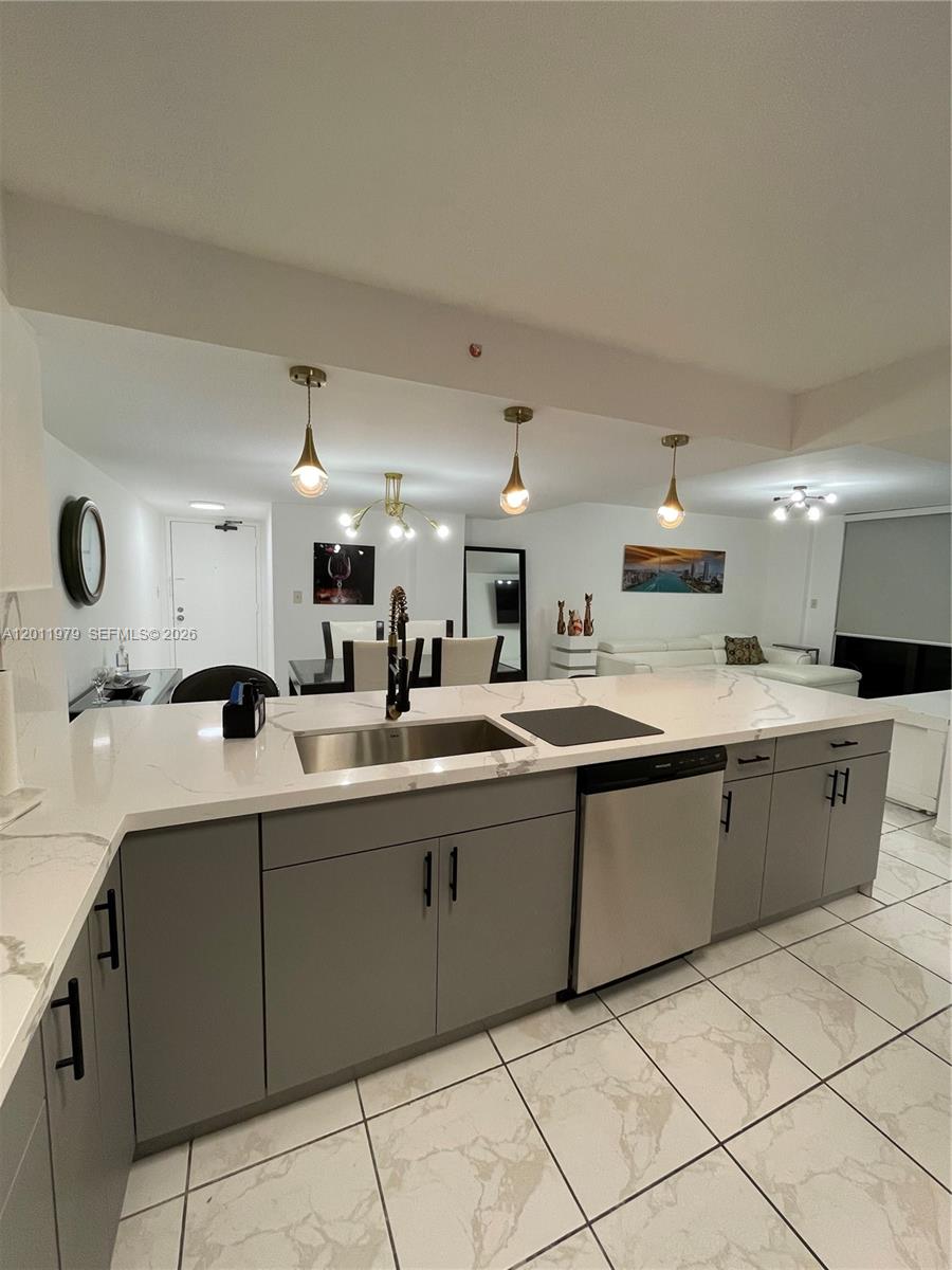 1621 Collins Ave 707