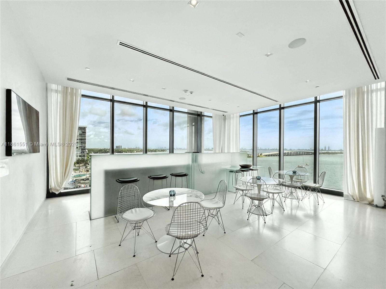 ONE PARAISO - Residential