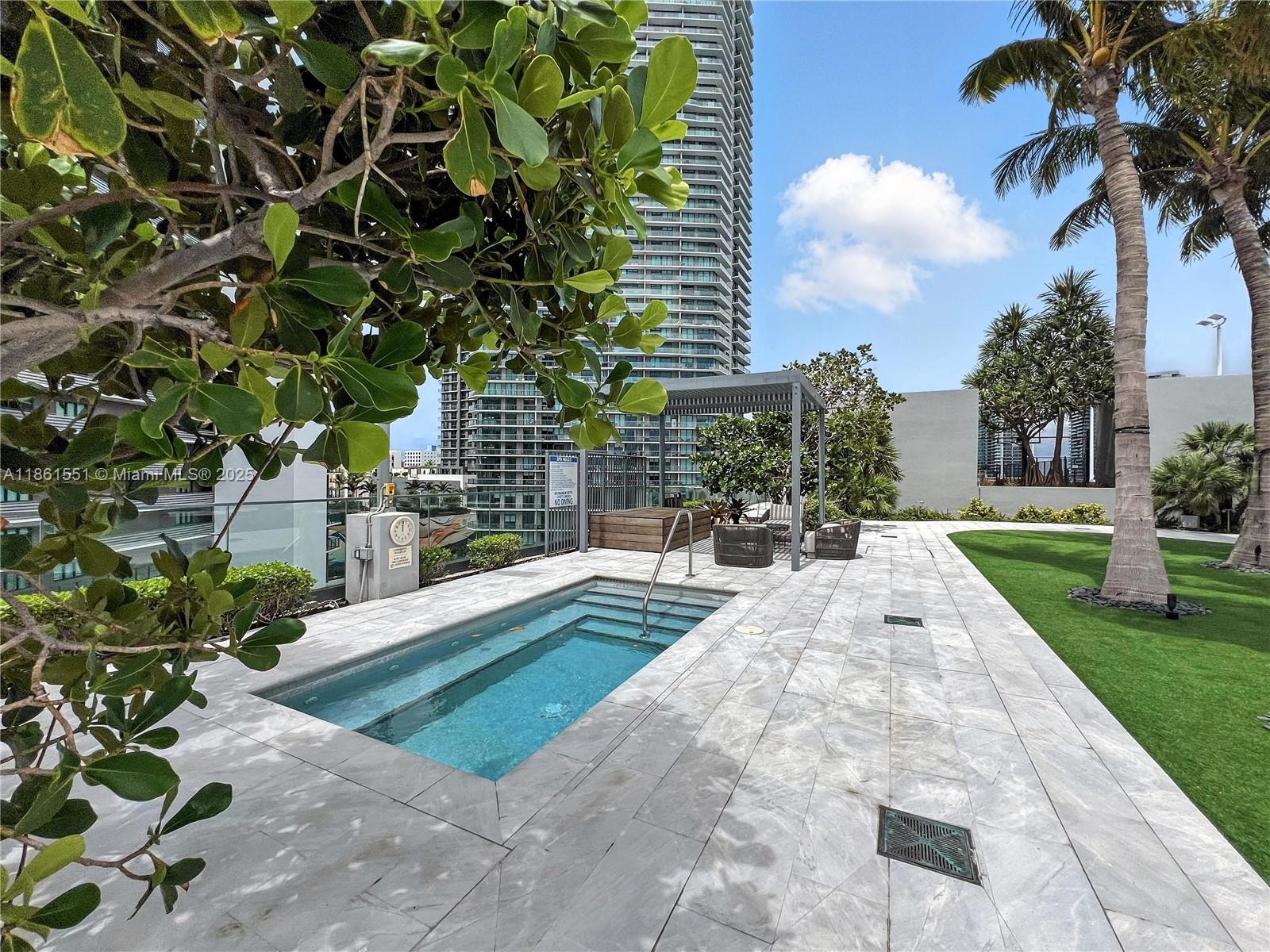 ONE PARAISO - Residential