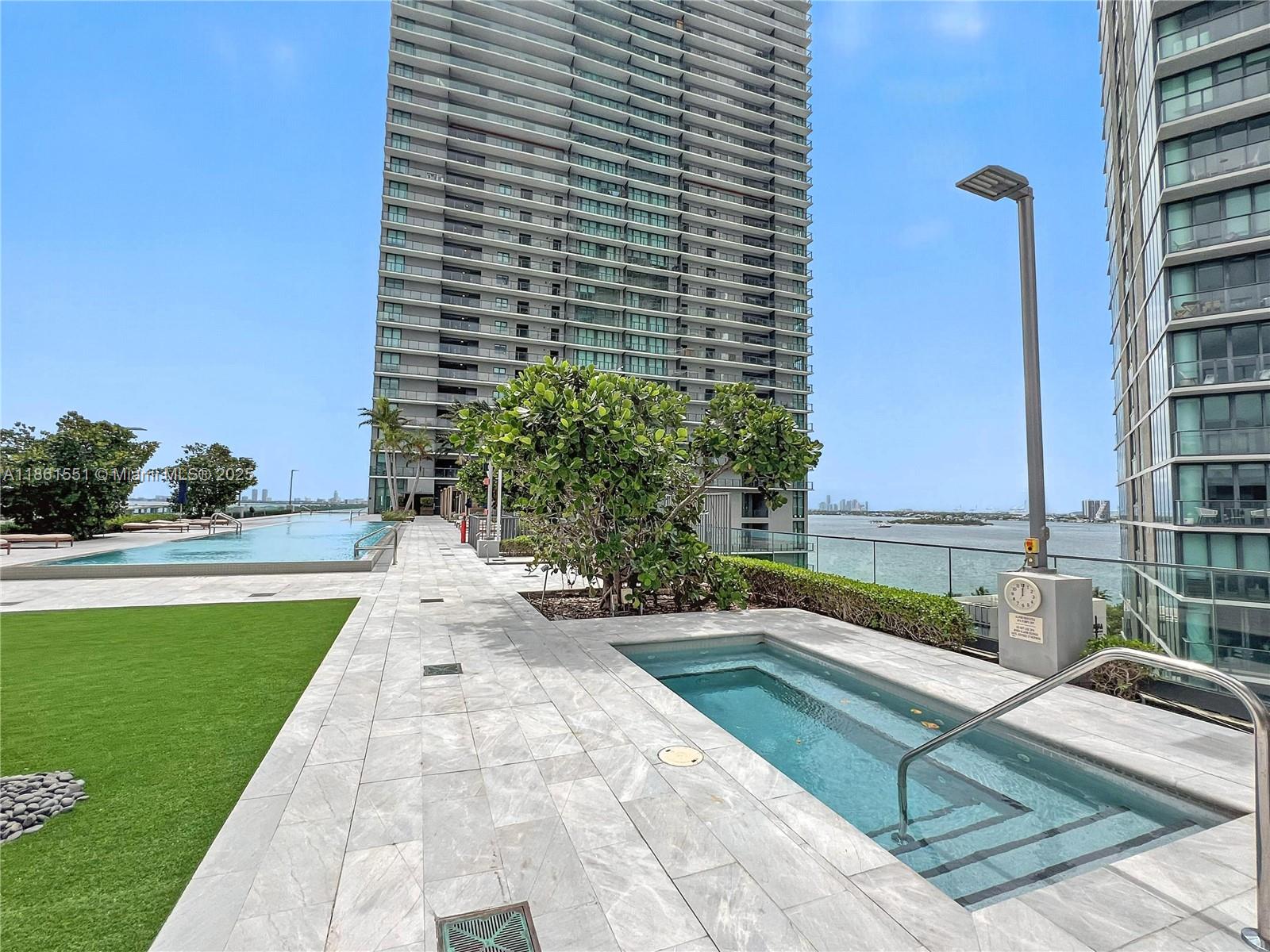 ONE PARAISO - Residential