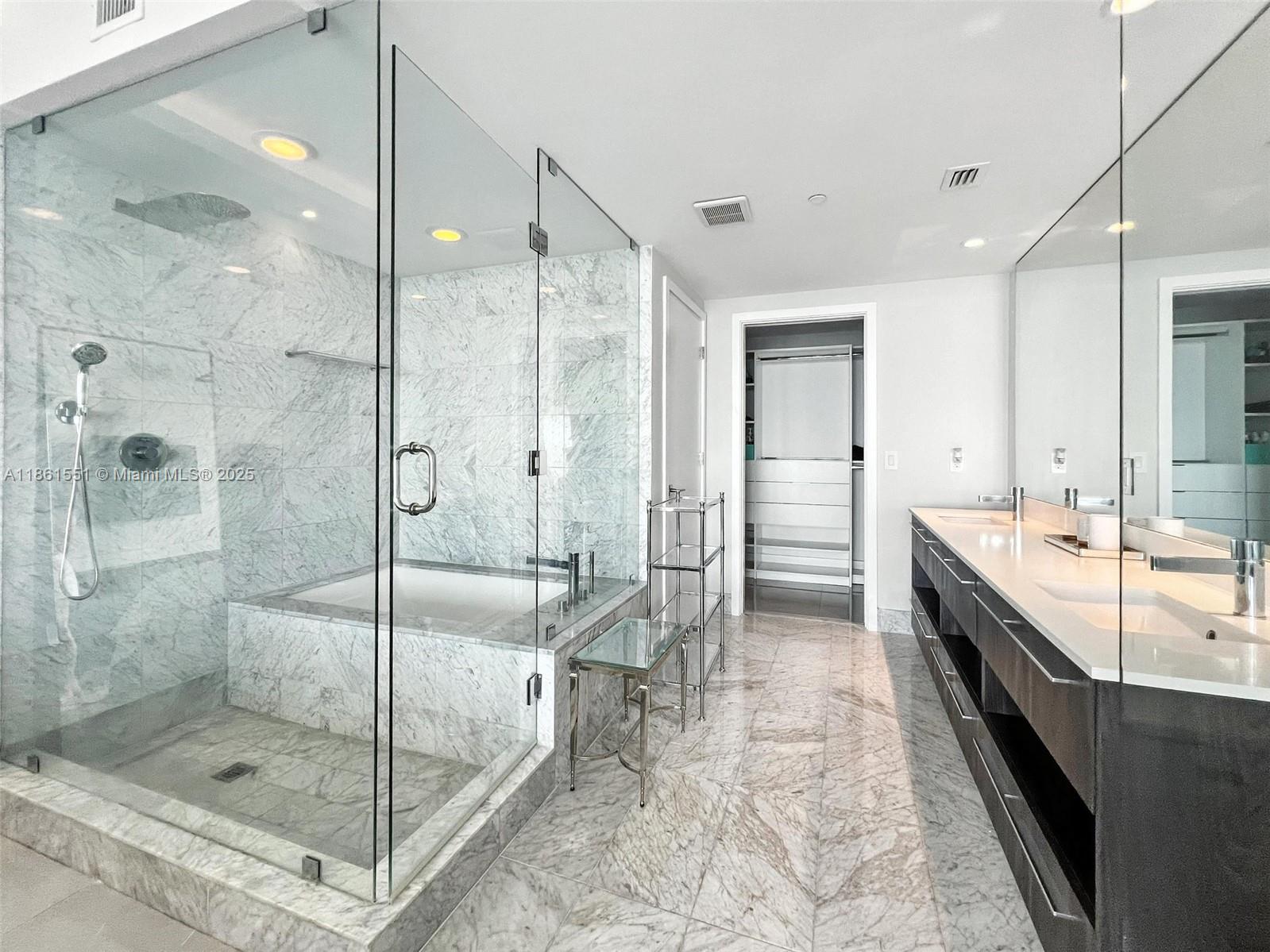 ONE PARAISO - Residential