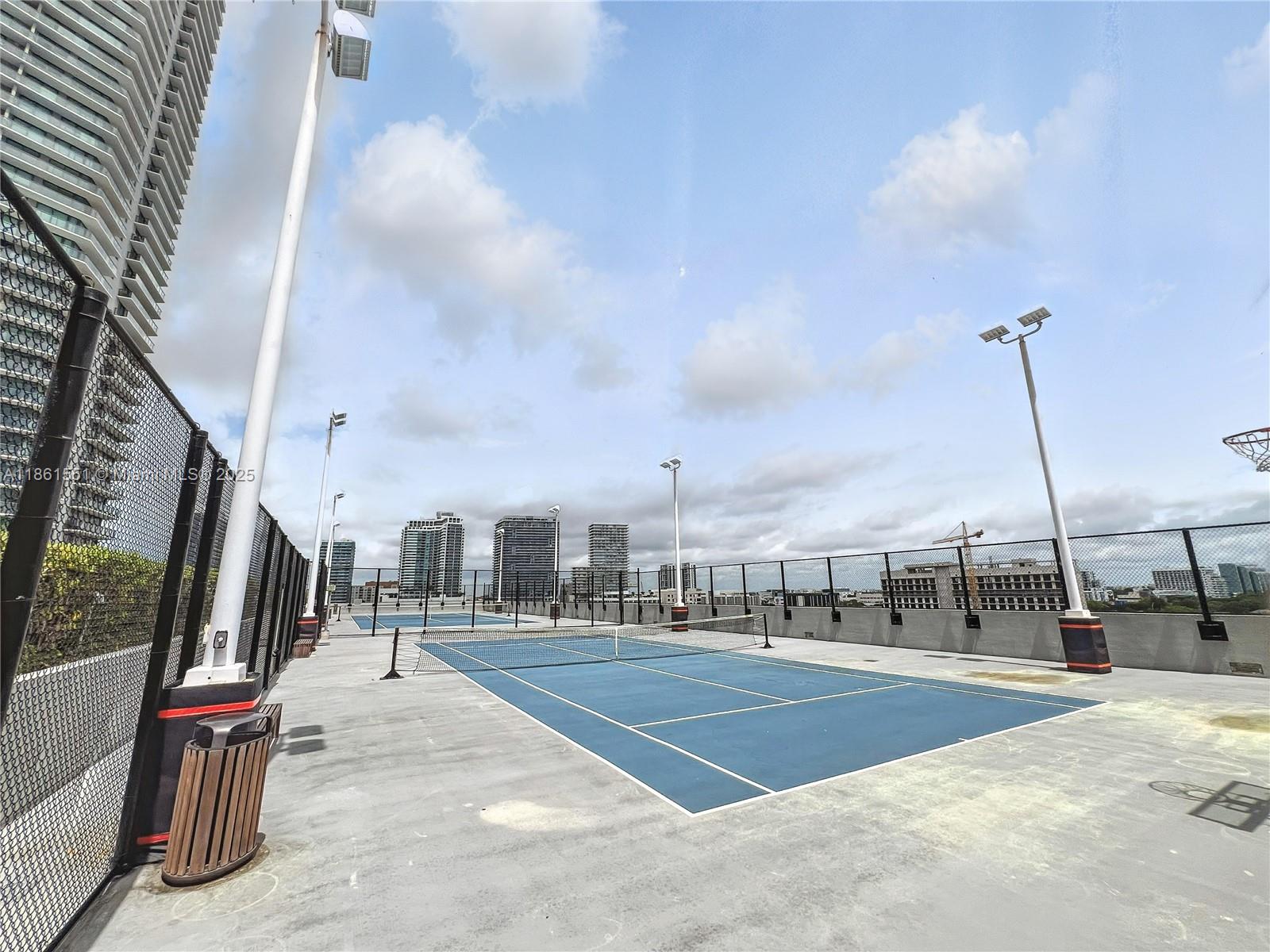 ONE PARAISO - Residential