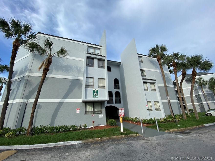 For Sale 1 Bed/1 Bath Condo in West Palm Beach. First floor unit with tile floors in all rooms, walking closet, open balcony, and more. Great location, walking distance to the Outlet Mall, close to major roads and highways, public transportation, shopping, and restaurants. Currently rented until 10/31/2022. AGENTS, PLEASE READ THE BROKER REMARKS.