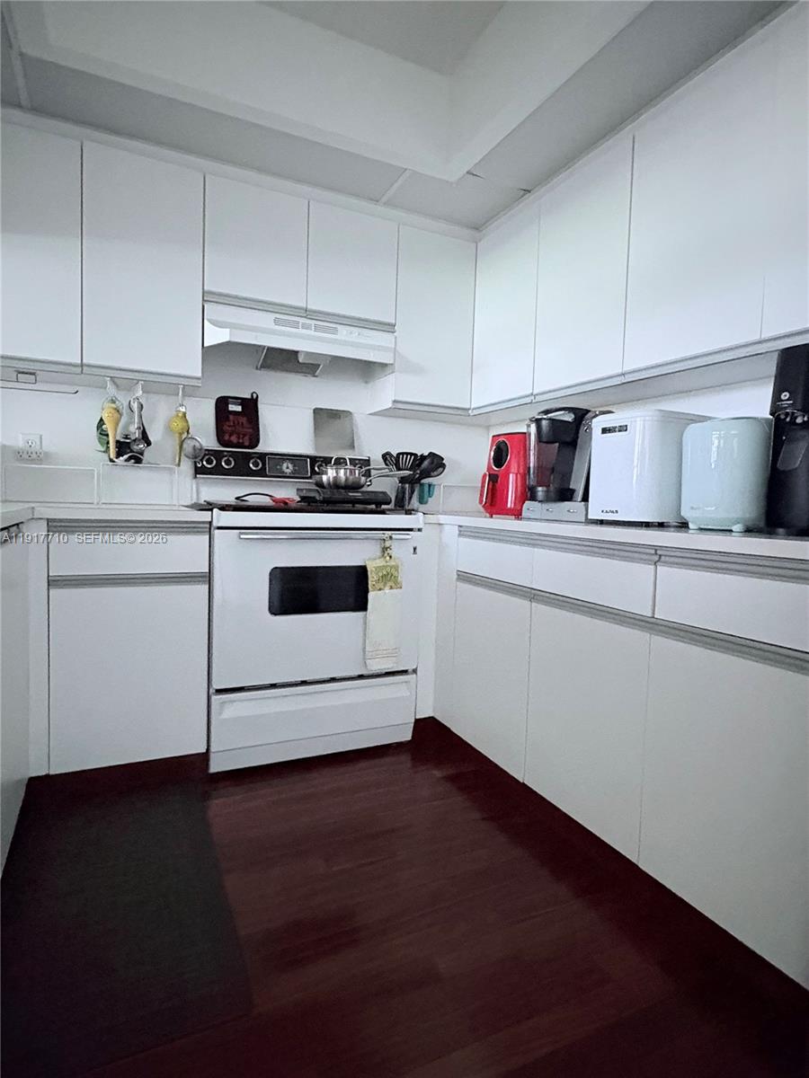 CAMBRIDGE AT CENTURY VILL - Residential