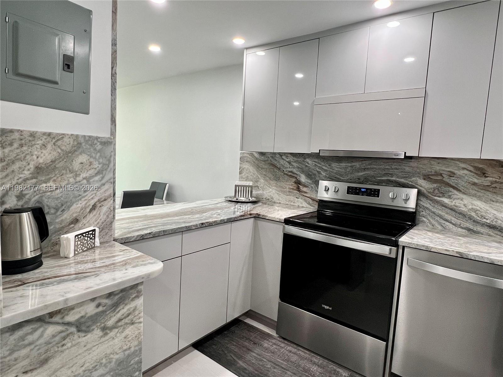 SUNRISE LAKES 46 CONDO - Residential Lease