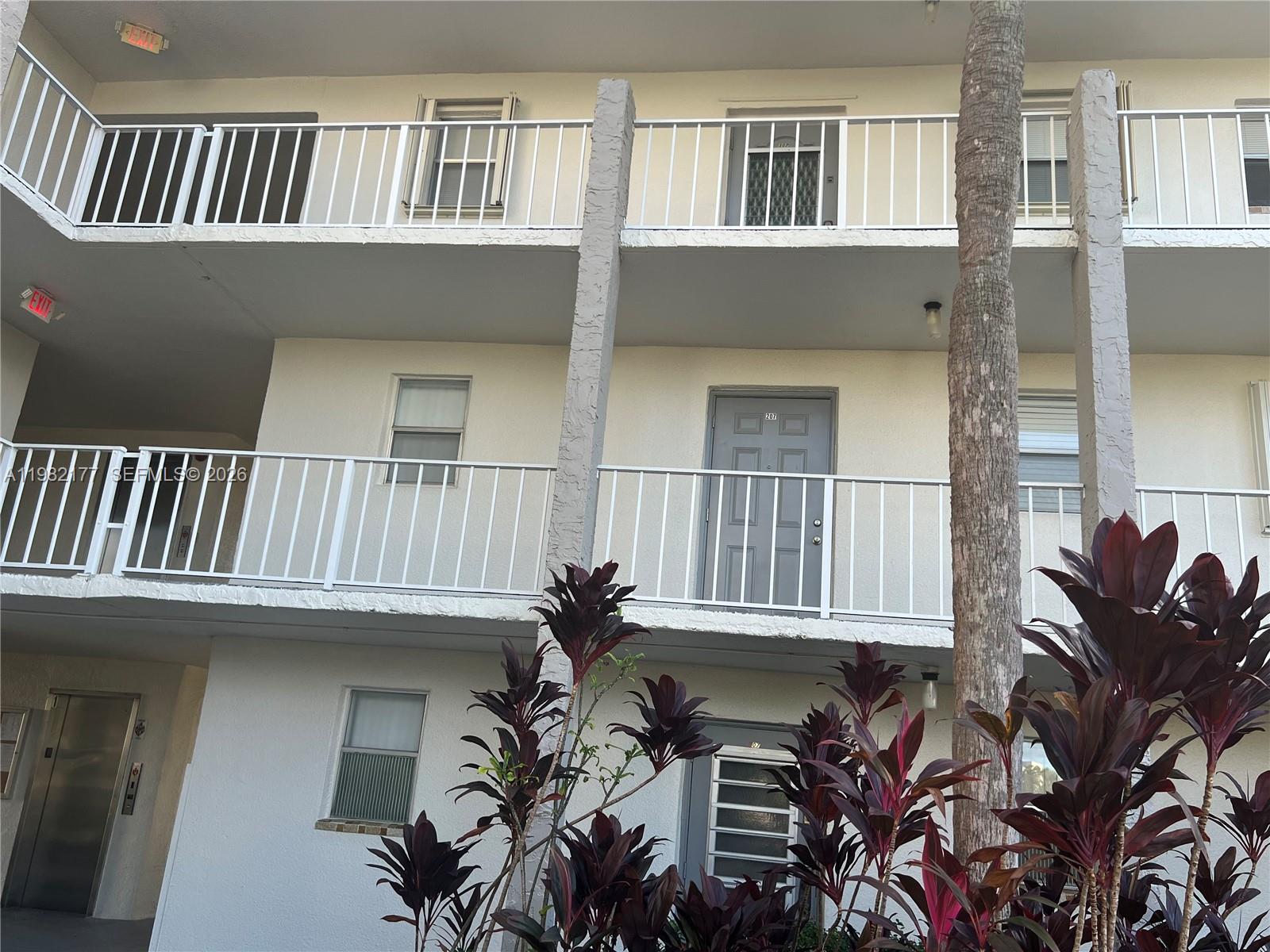 SUNRISE LAKES 46 CONDO - Residential Lease