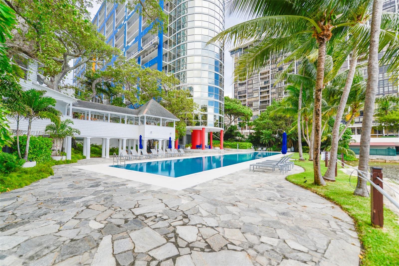 ATLANTIS ON BRICKELL COND - Residential