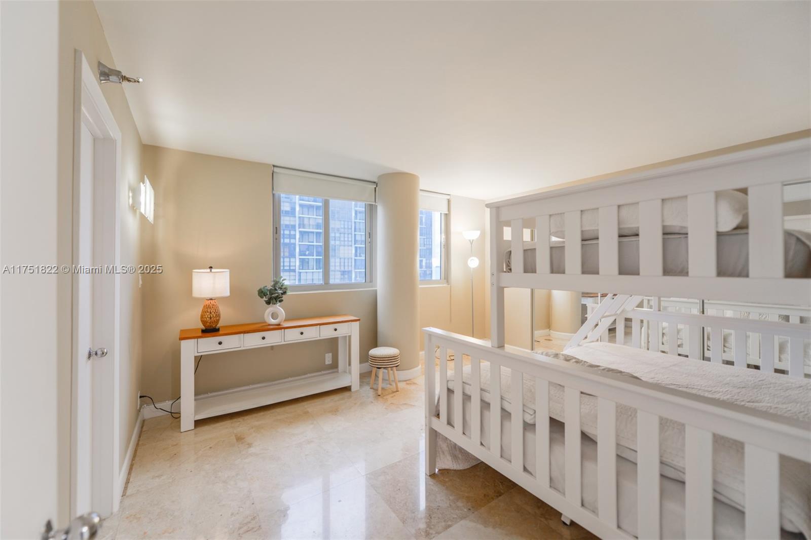 ATLANTIS ON BRICKELL COND - Residential