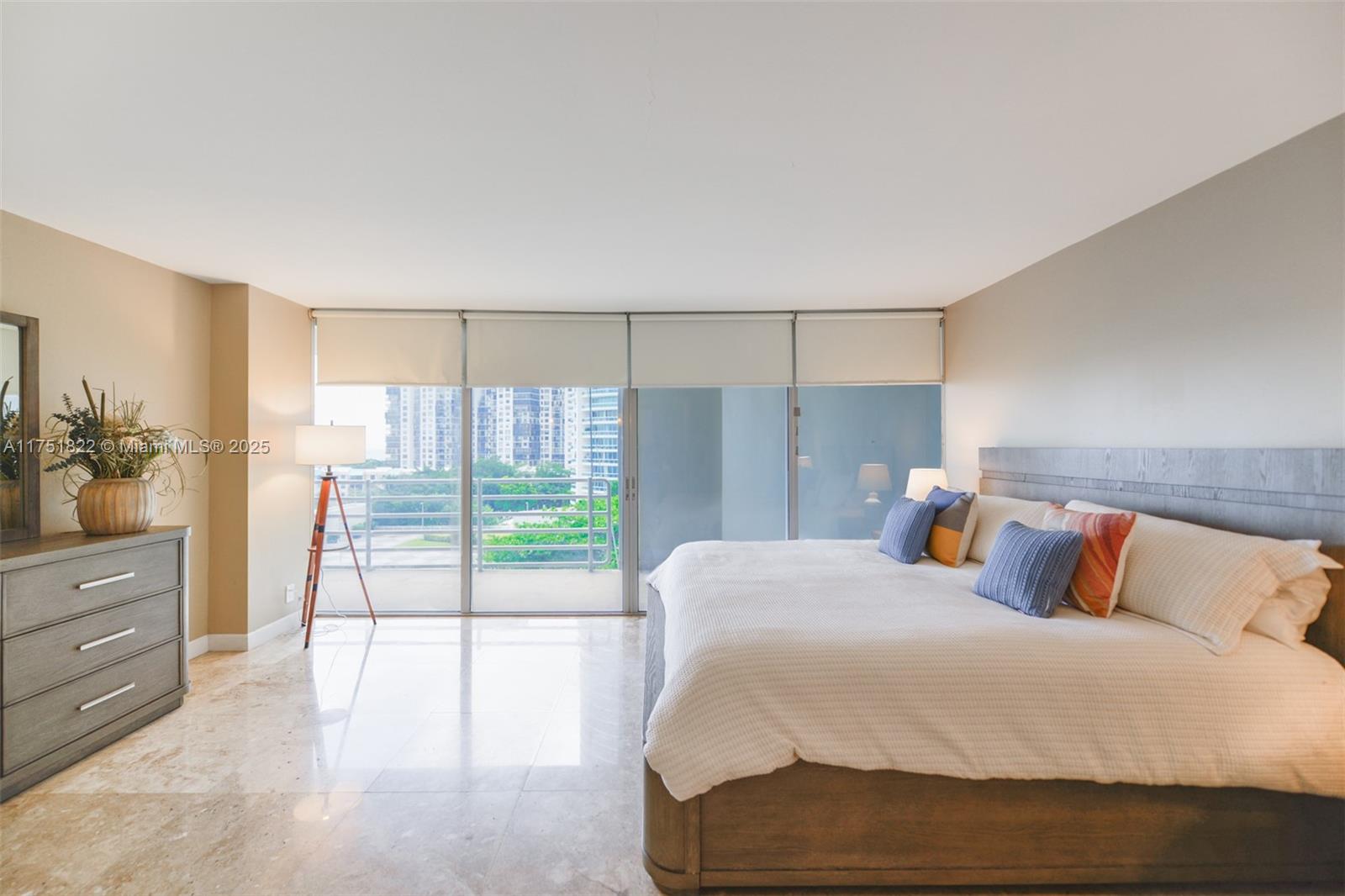 ATLANTIS ON BRICKELL COND - Residential