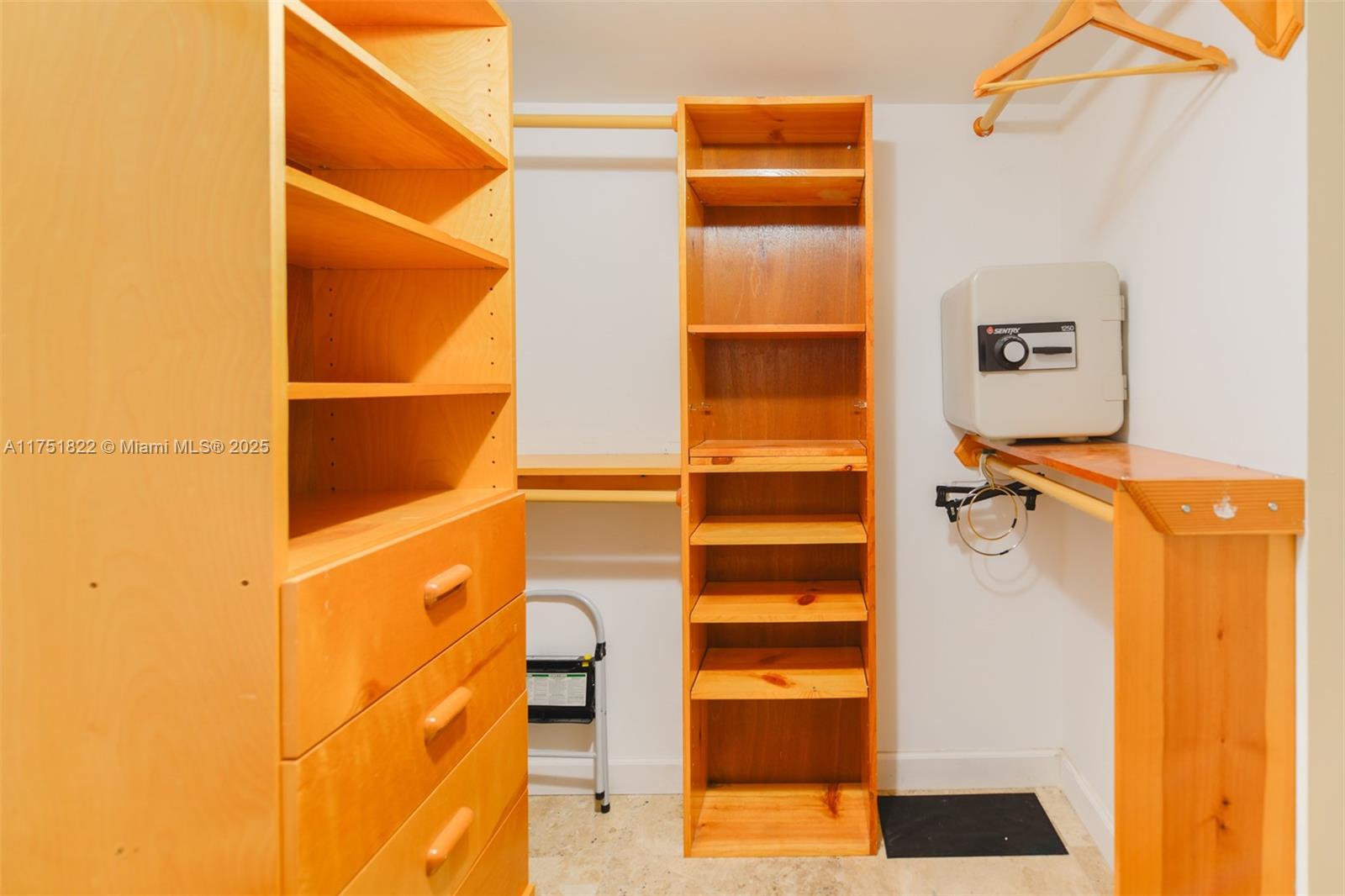 ATLANTIS ON BRICKELL COND - Residential