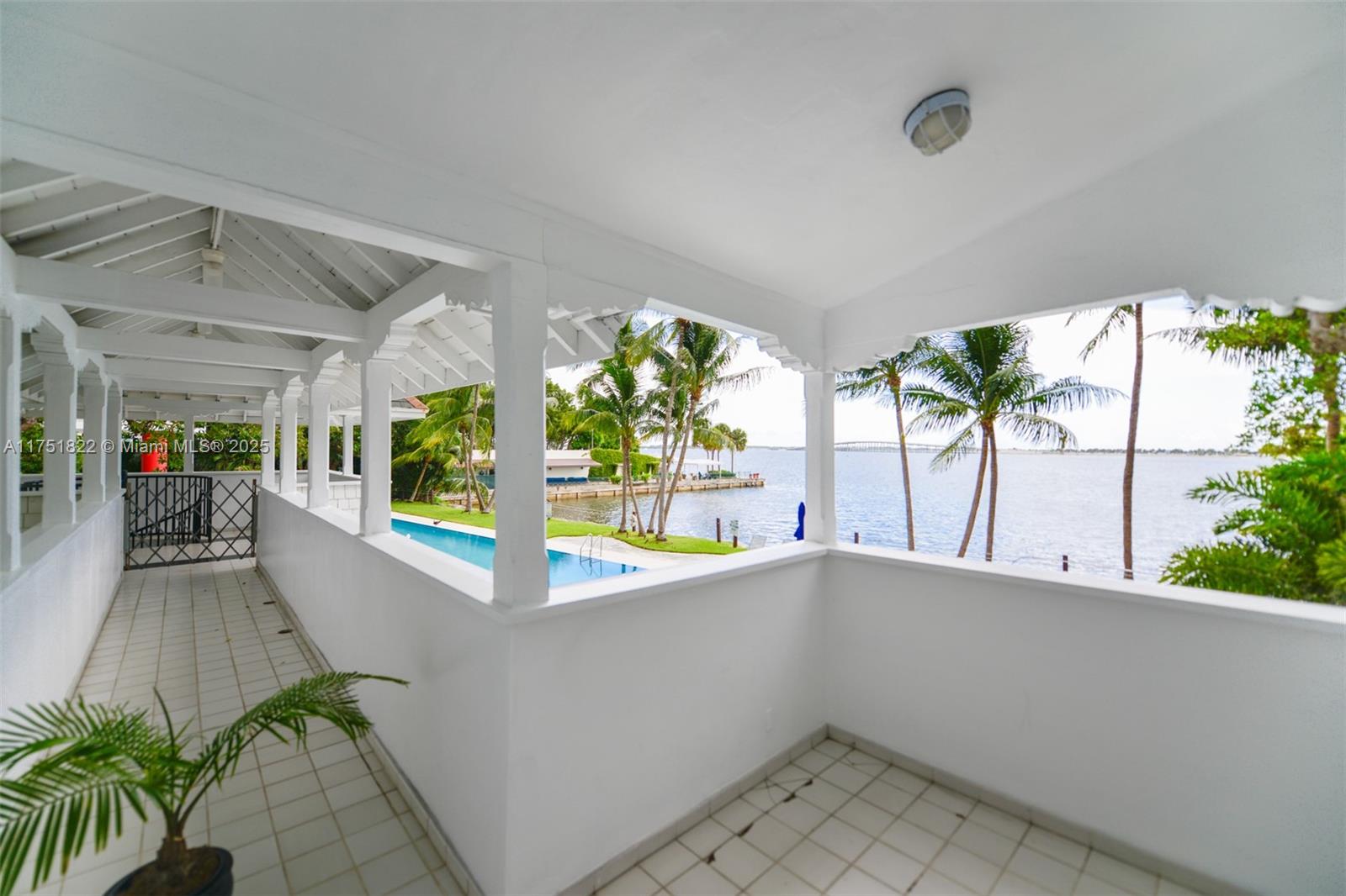 ATLANTIS ON BRICKELL COND - Residential