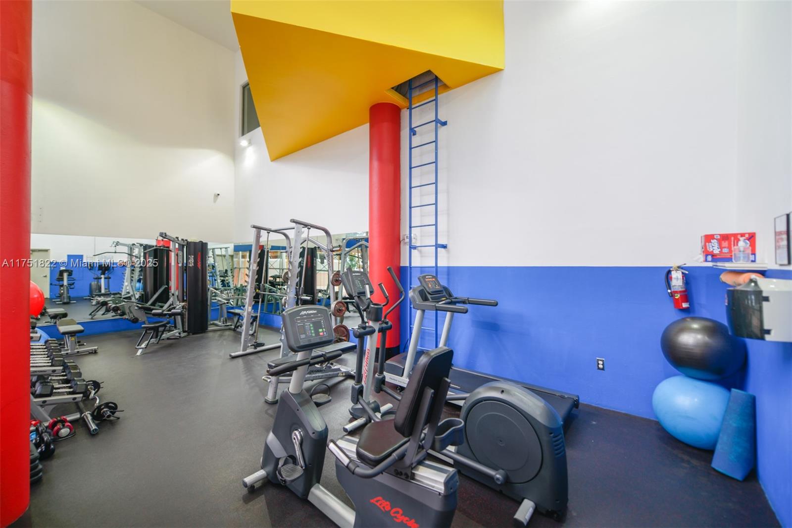 ATLANTIS ON BRICKELL COND - Residential