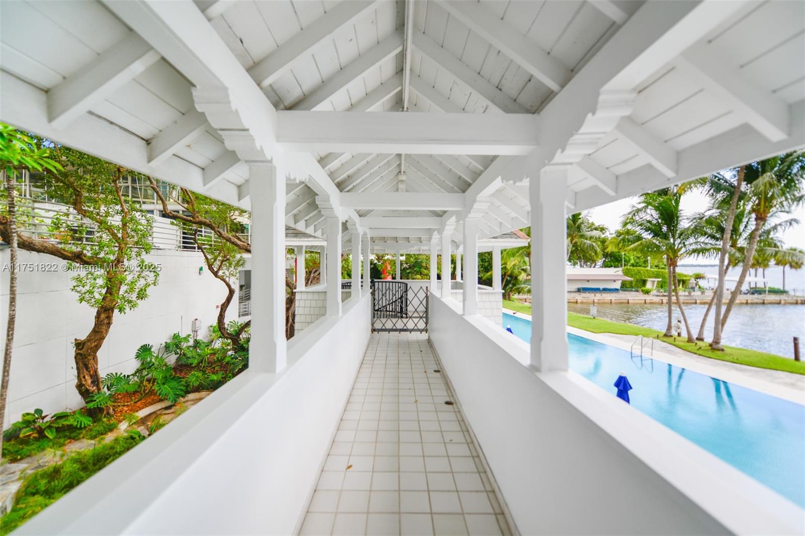 ATLANTIS ON BRICKELL COND - Residential