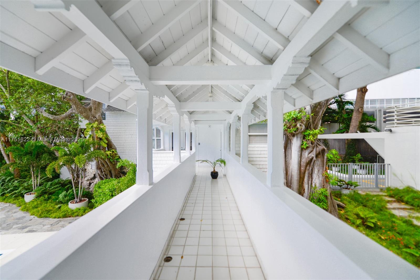 ATLANTIS ON BRICKELL COND - Residential