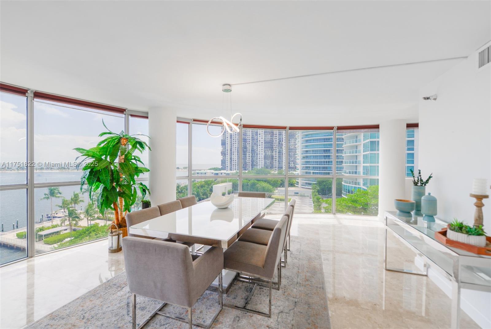 ATLANTIS ON BRICKELL COND - Residential