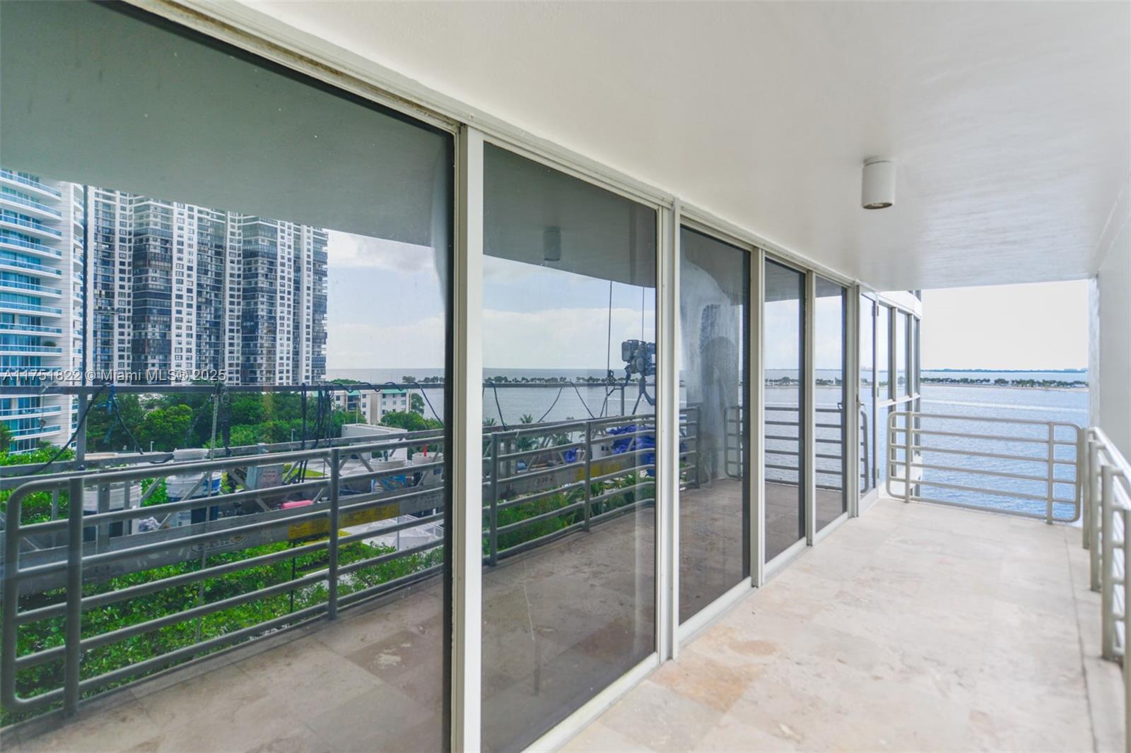 ATLANTIS ON BRICKELL COND - Residential