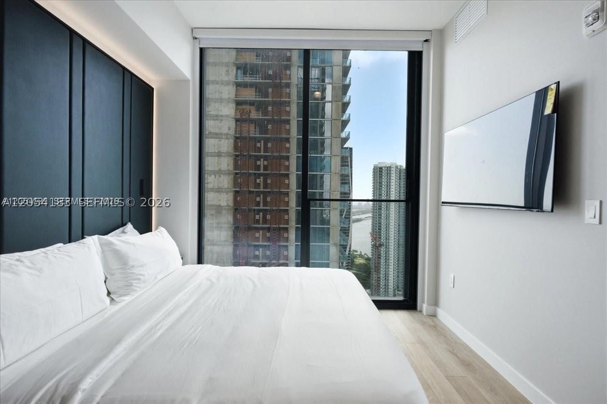 20 NE 11th St 4904 B