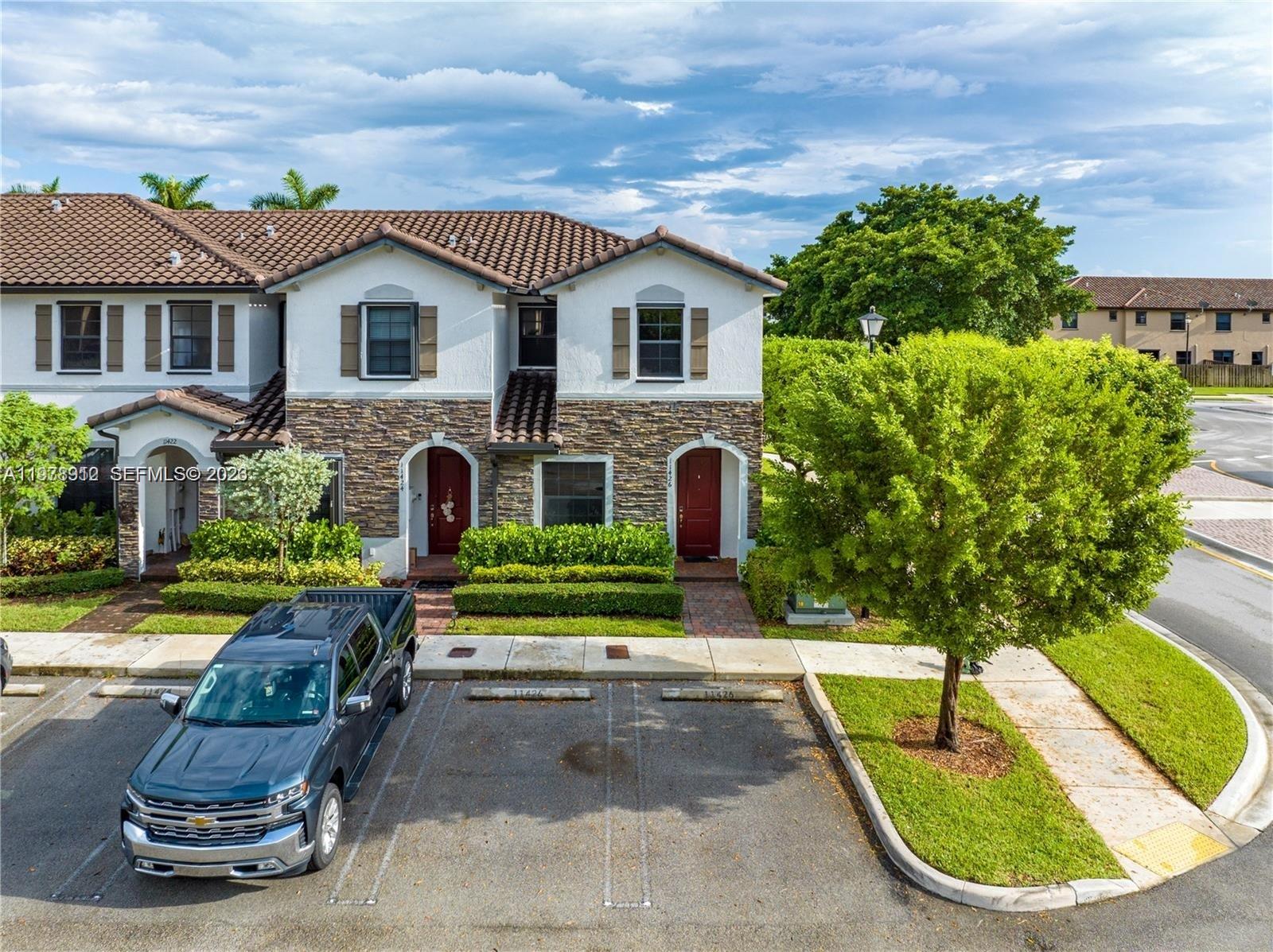 COCO PALM ESTATES - Residential Lease