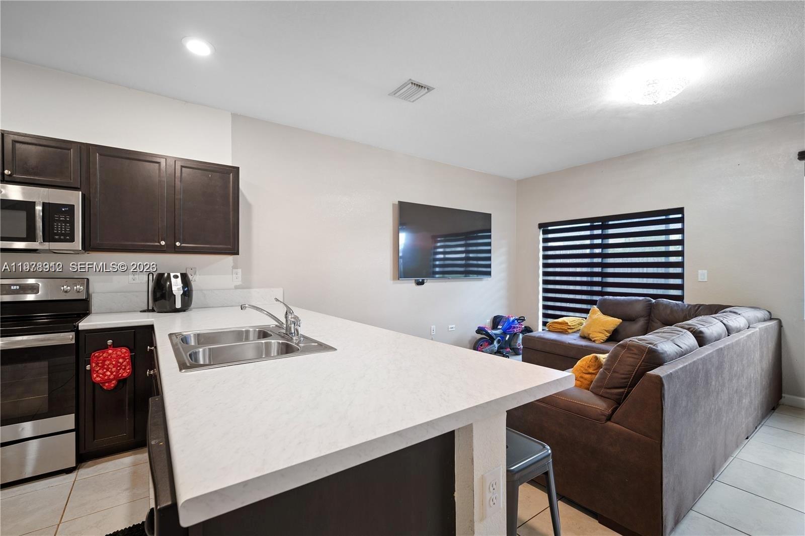 COCO PALM ESTATES - Residential Lease