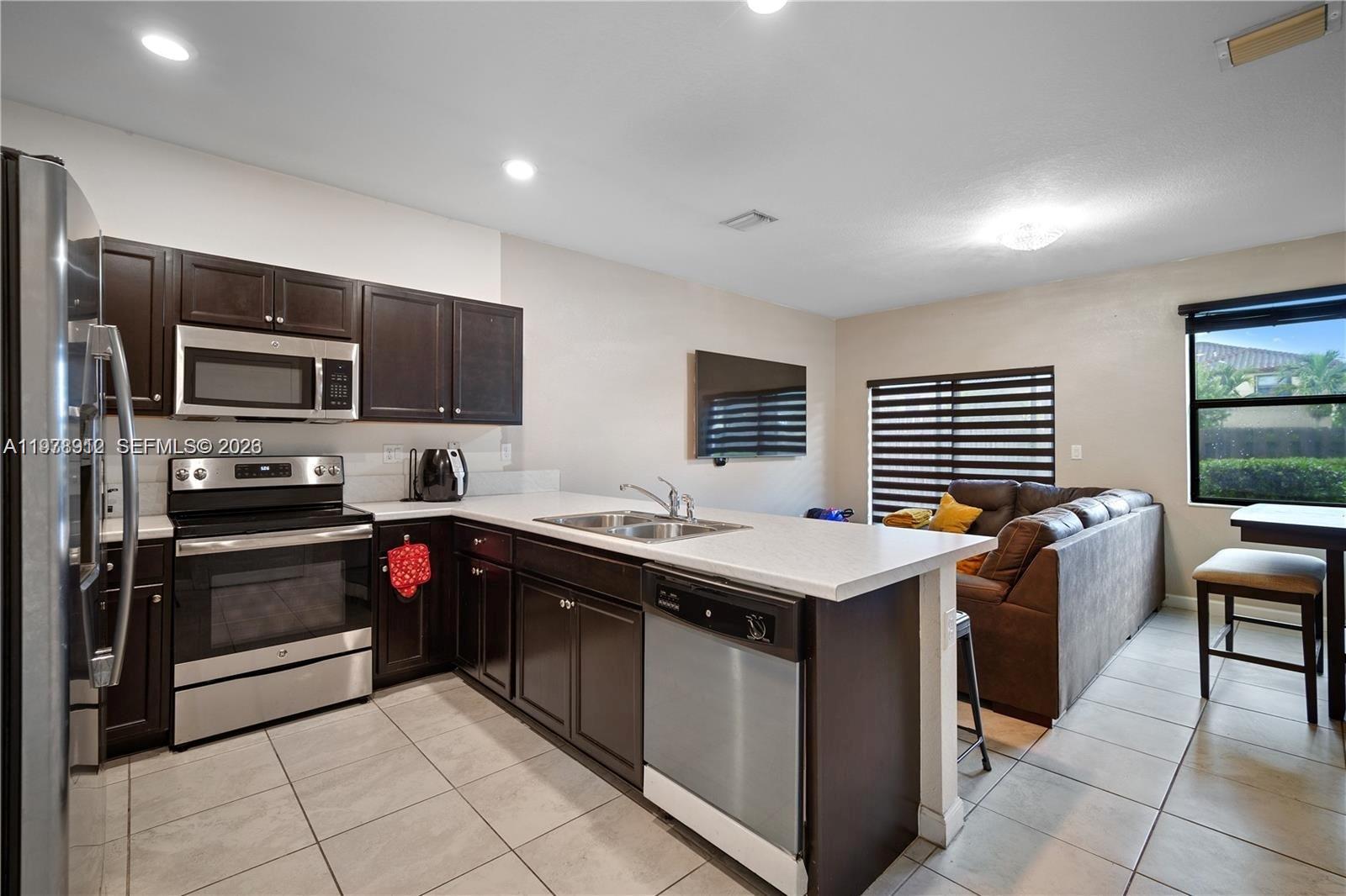 COCO PALM ESTATES - Residential Lease