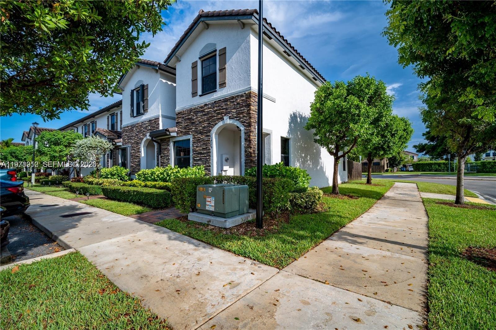 COCO PALM ESTATES - Residential Lease