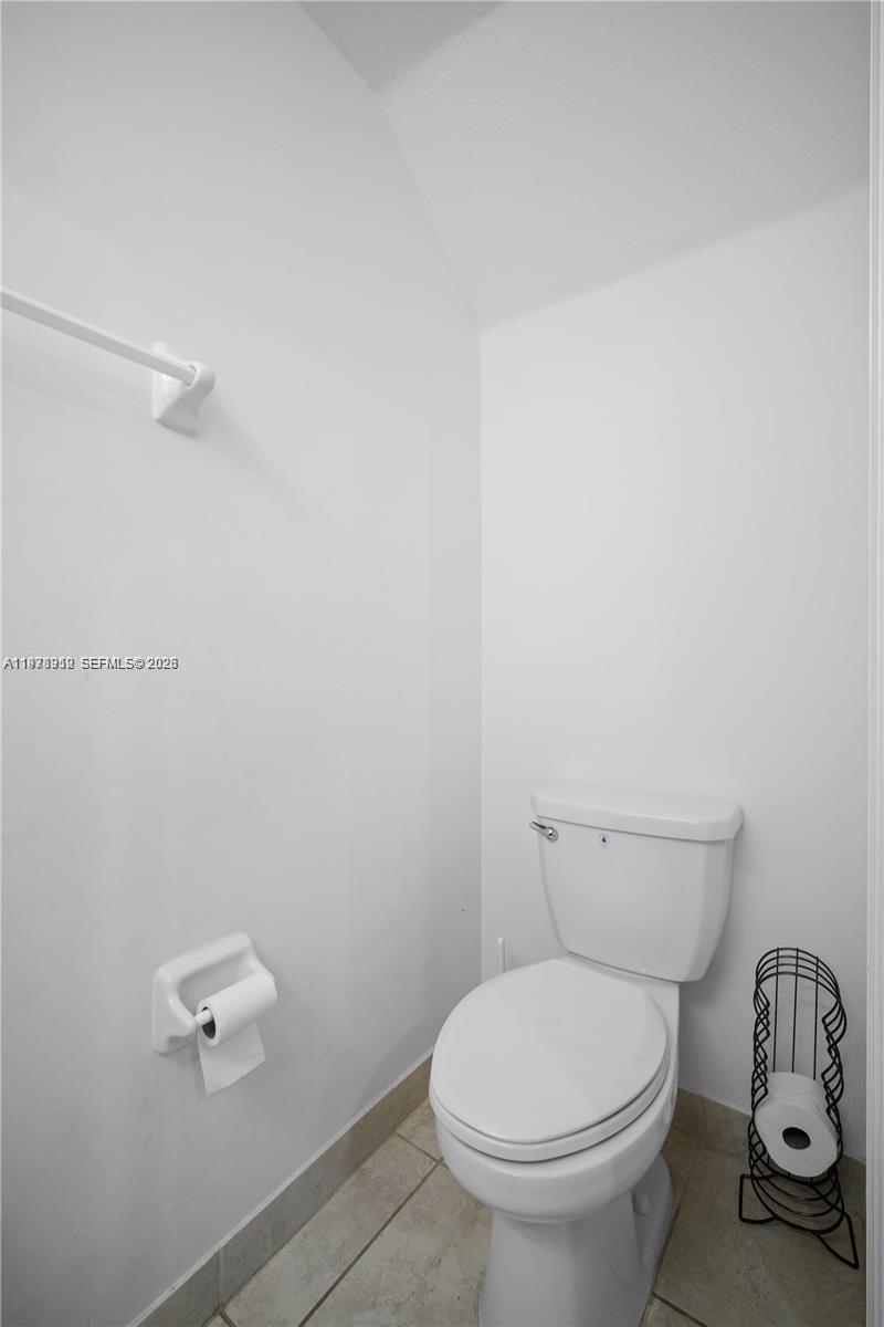 COCO PALM ESTATES - Residential Lease