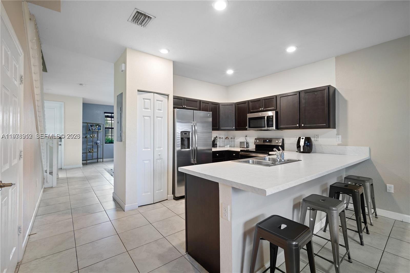 COCO PALM ESTATES - Residential Lease