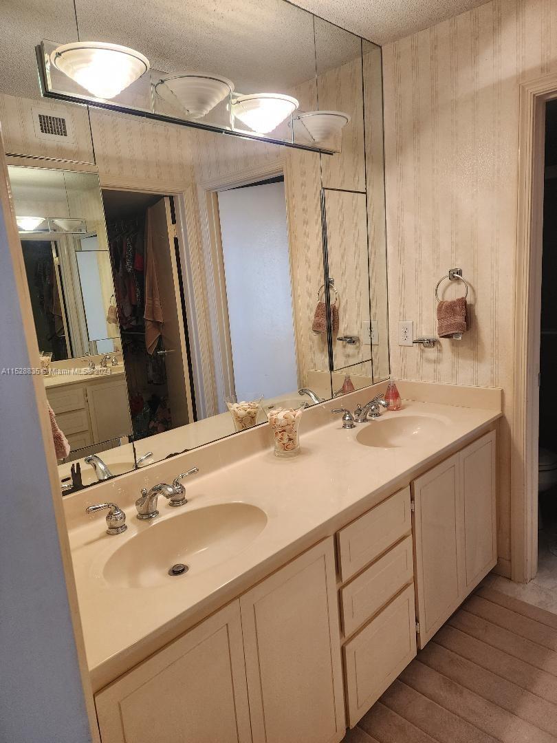 EASTPOINTE CONDO - Residential Lease