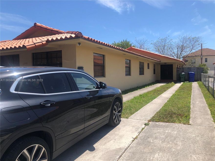 **** Perfect location***** this duplex comes with 3 bedroom and 1 extra converted that you can use as bedroom( no closet) or office, the property has a patio with yard. Enough parking for tenants. Easy to show send me a text.