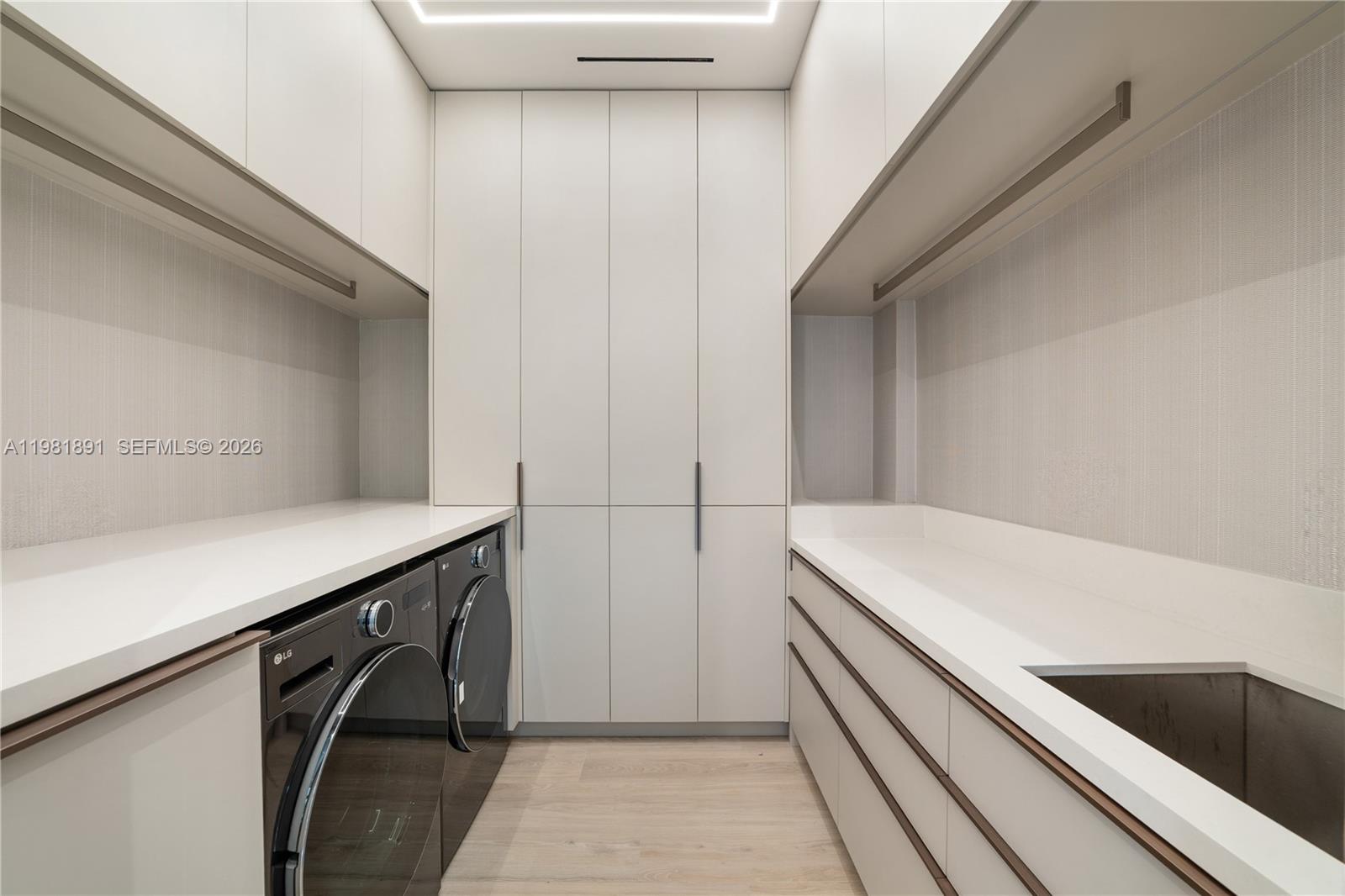 Villa Flora at Williams - Residential