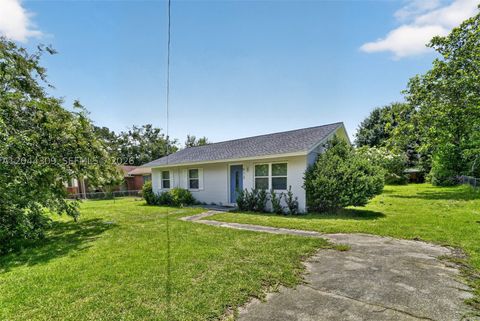 Tiny photo for 912 SW 3rd St, Other, FL 32333 (MLS # A12044309)