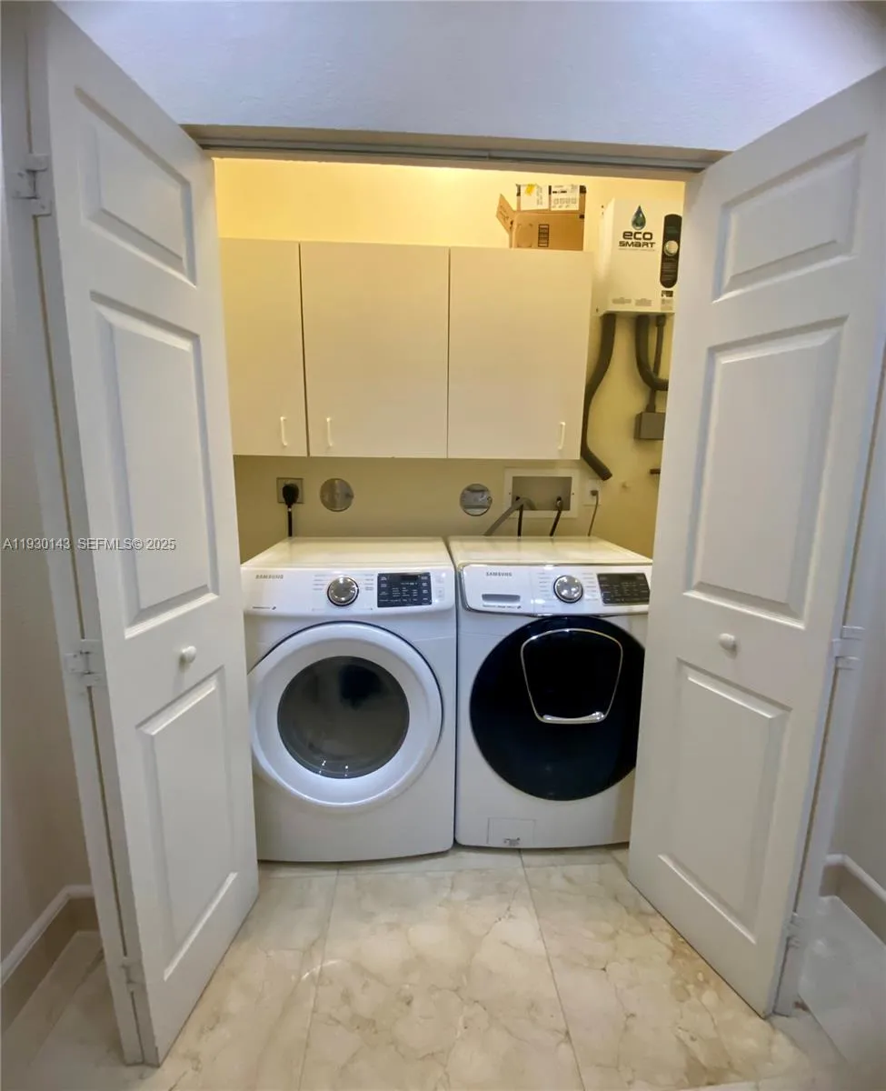 Weston, Florida 33331, United States, 4 Bedrooms Bedrooms, ,3 BathroomsBathrooms,Residential,Active,254874