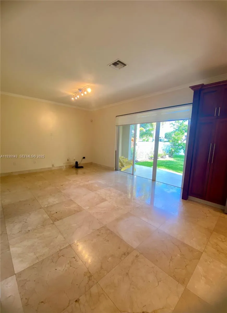 Weston, Florida 33331, United States, 4 Bedrooms Bedrooms, ,3 BathroomsBathrooms,Residential,Active,254874