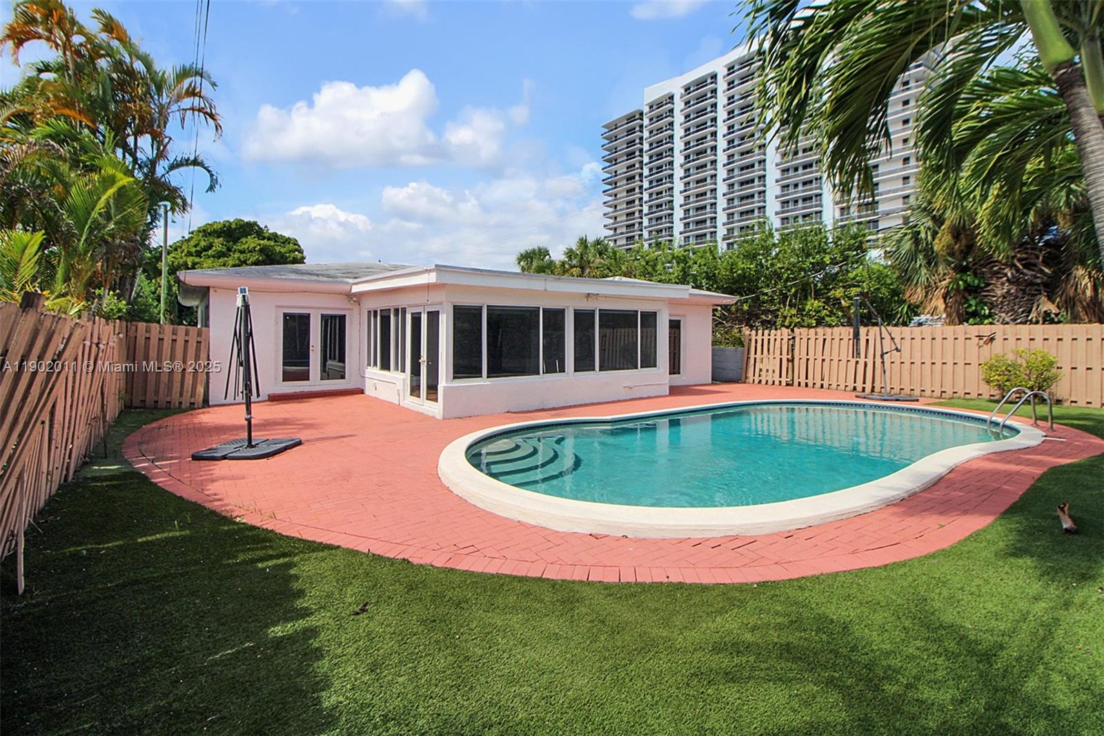 TREASURE ISLAND - Residential