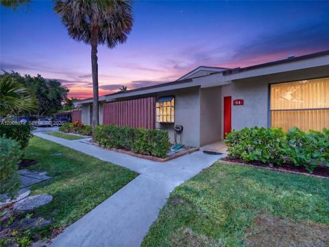 Photo of 64 Meadows Dr, Boynton Beach, FL 33436 (MLS # A12009873)