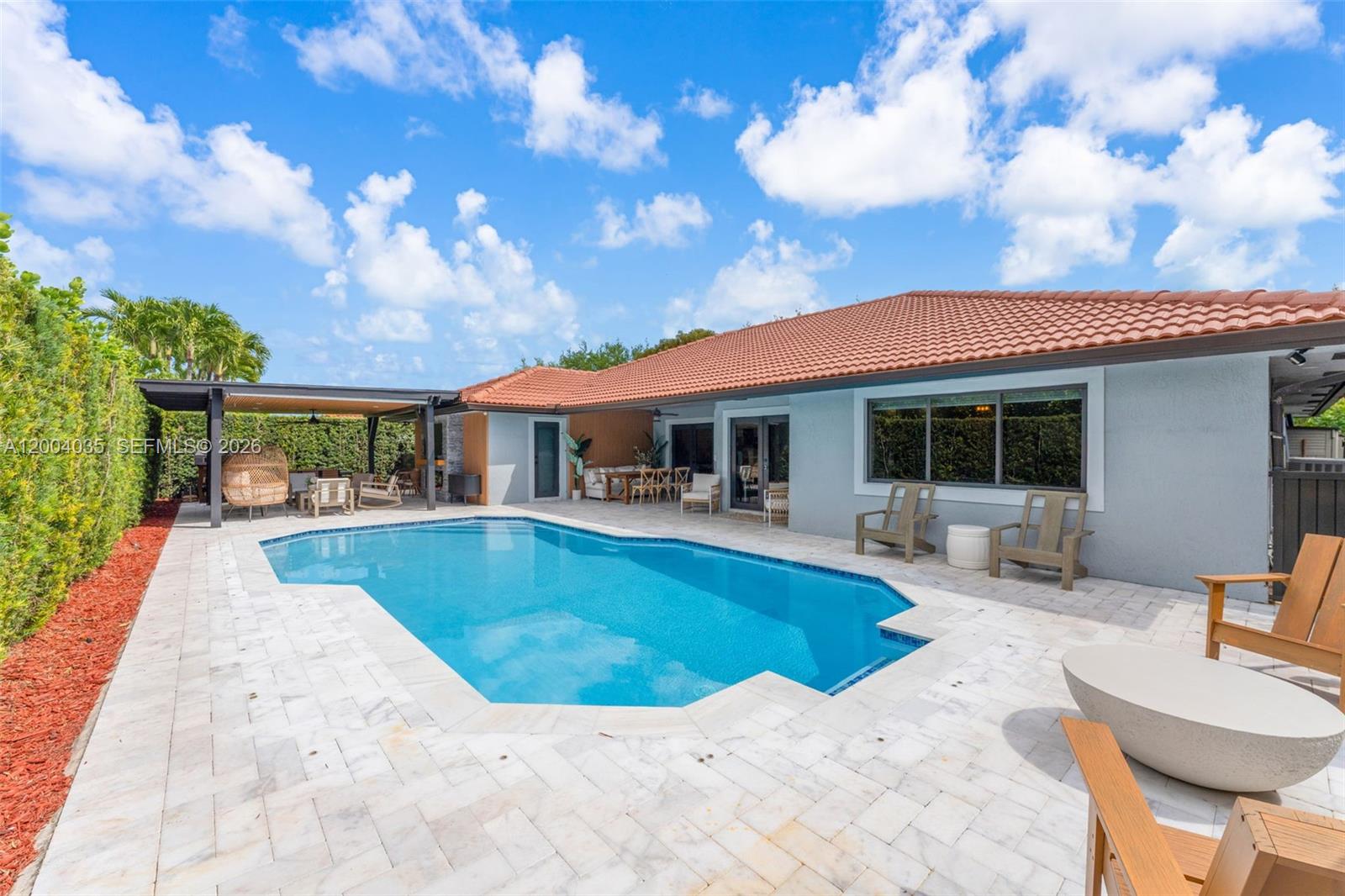 HAMMOCKS SHORES - Residential