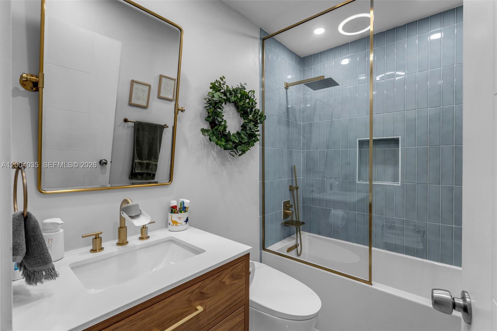 HAMMOCKS SHORES - Residential