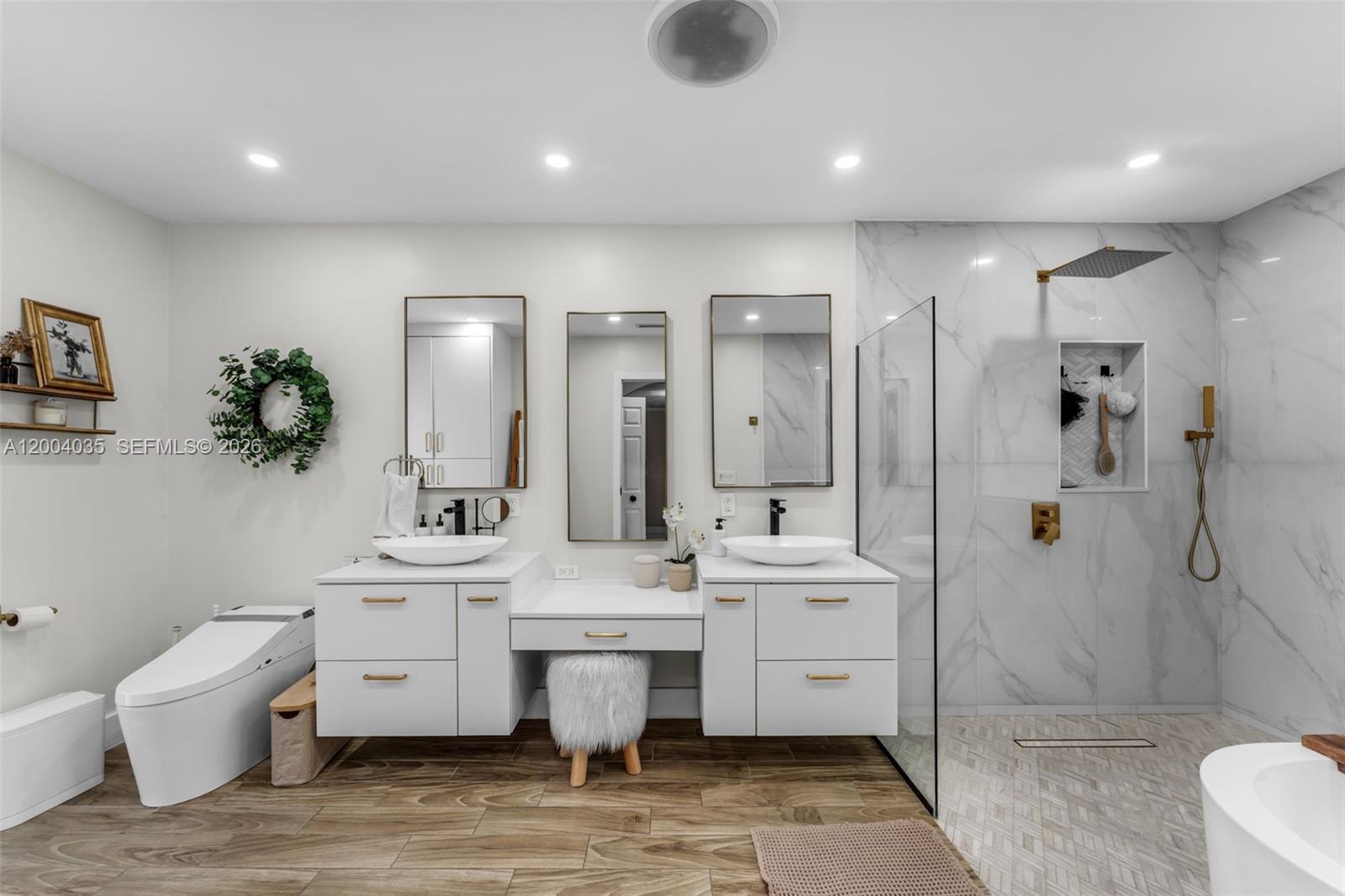 HAMMOCKS SHORES - Residential