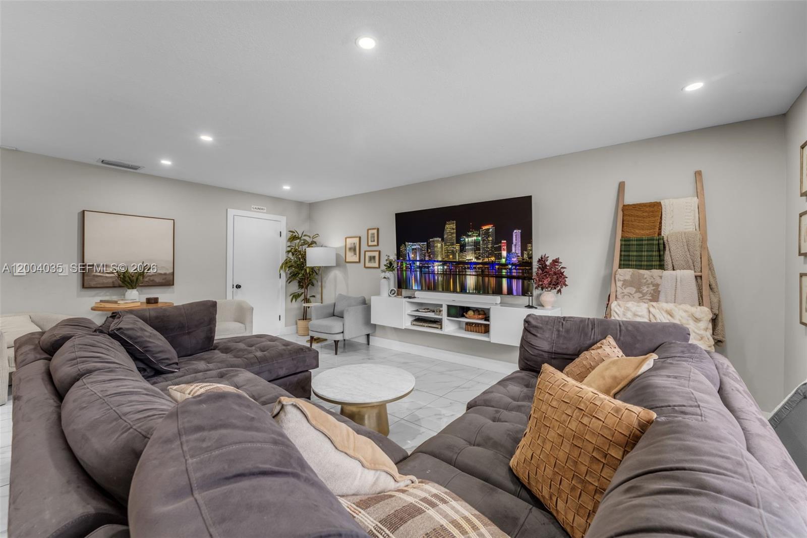 HAMMOCKS SHORES - Residential