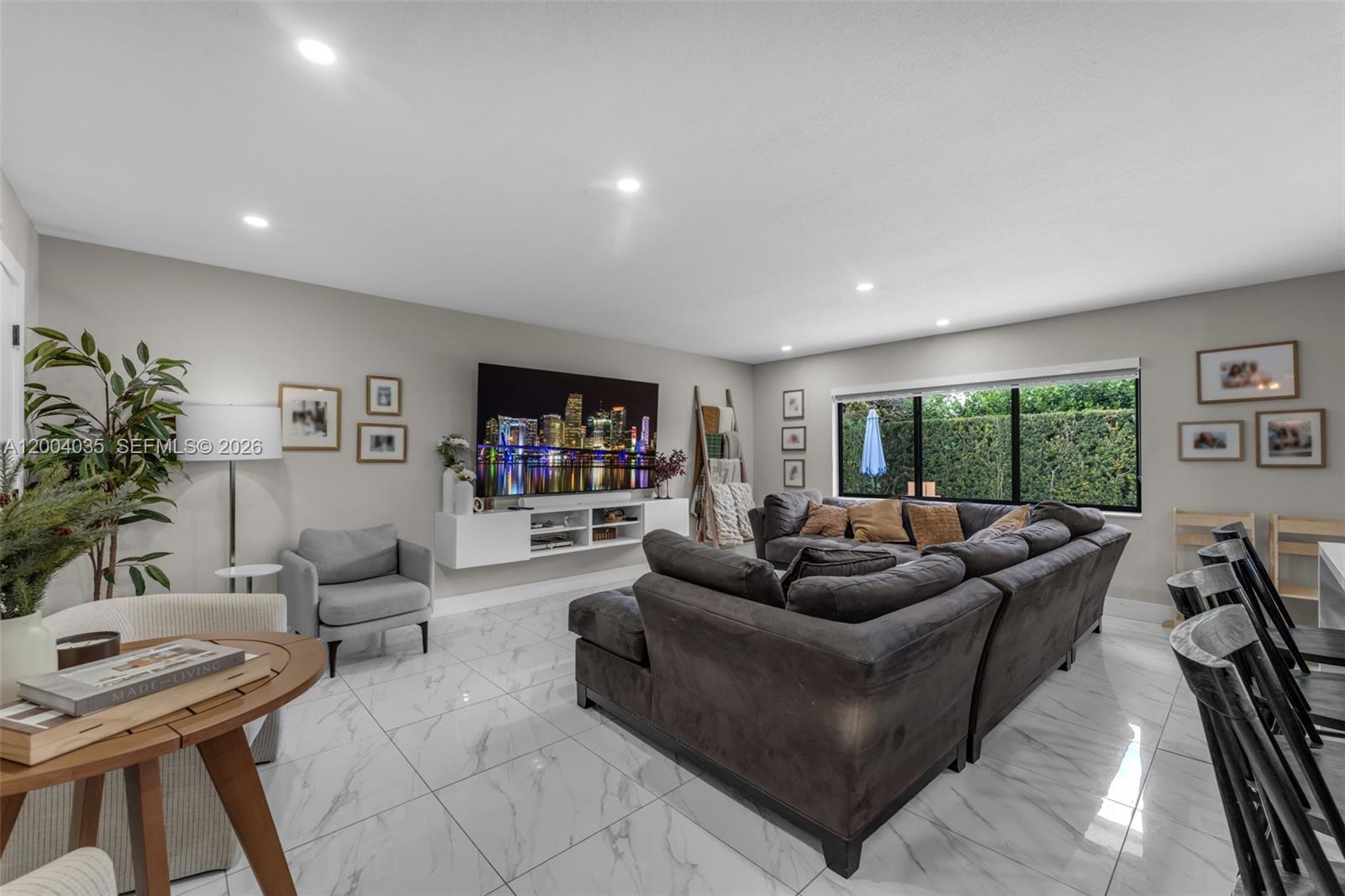 HAMMOCKS SHORES - Residential