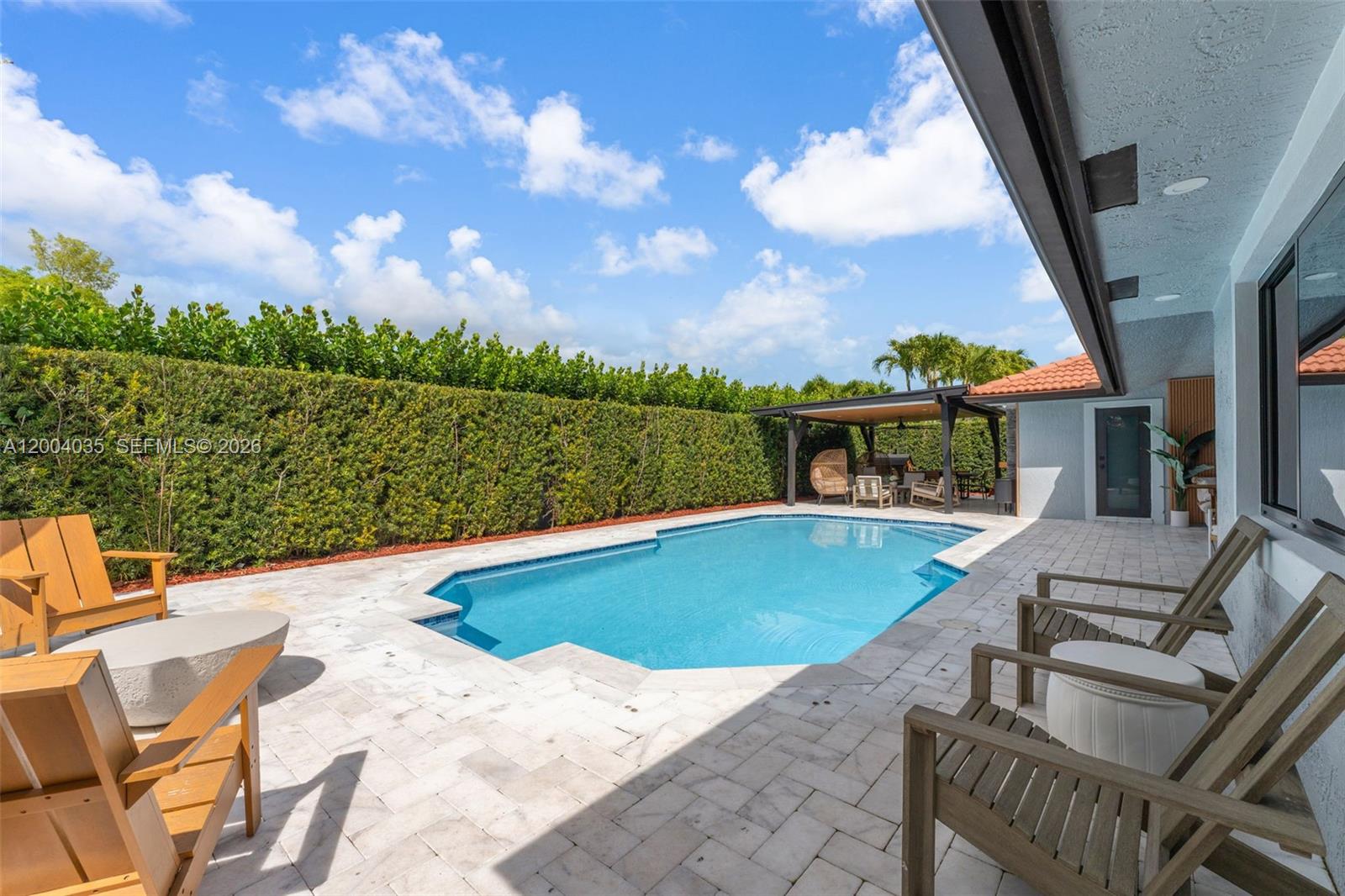 HAMMOCKS SHORES - Residential