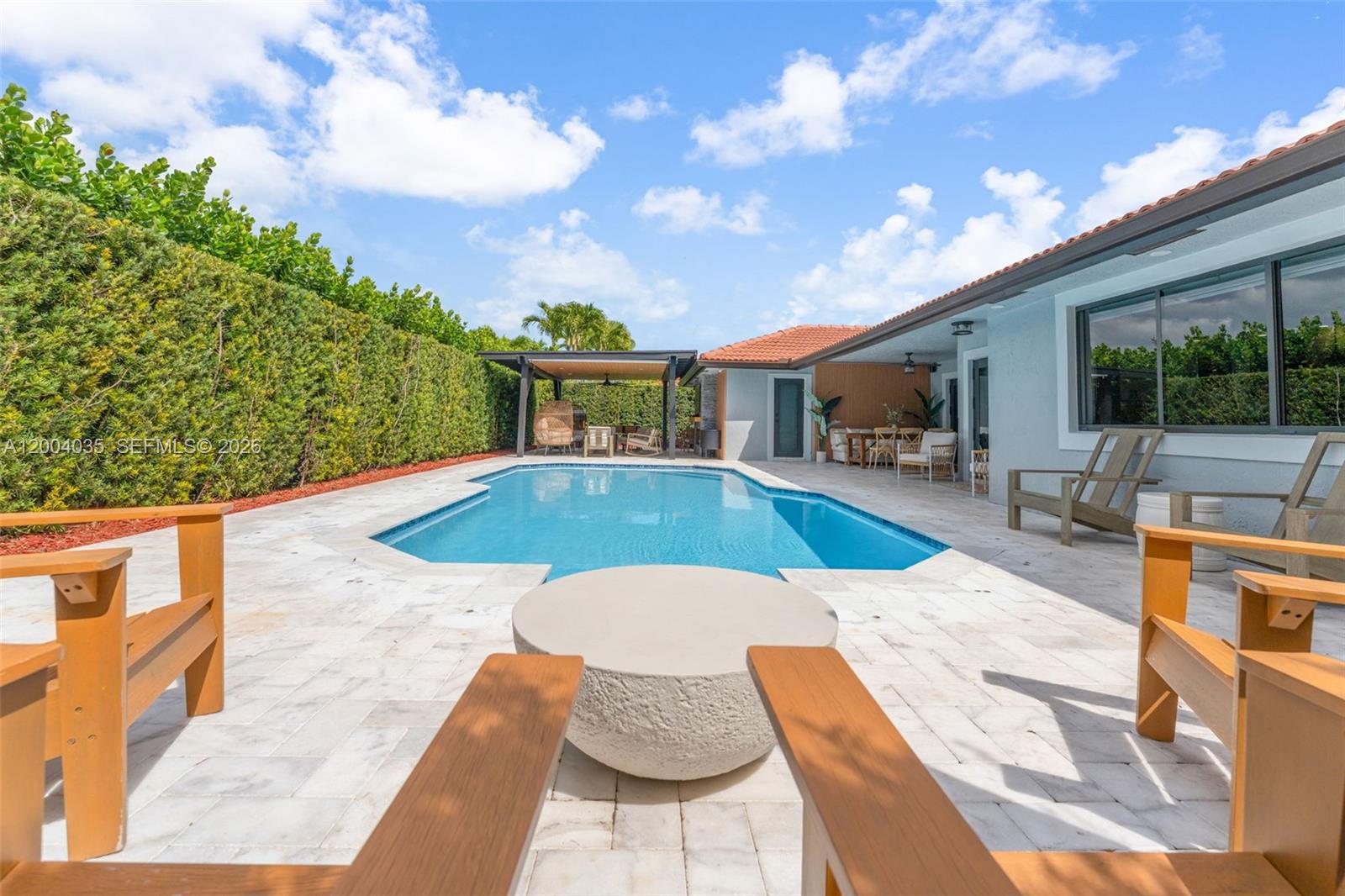 HAMMOCKS SHORES - Residential