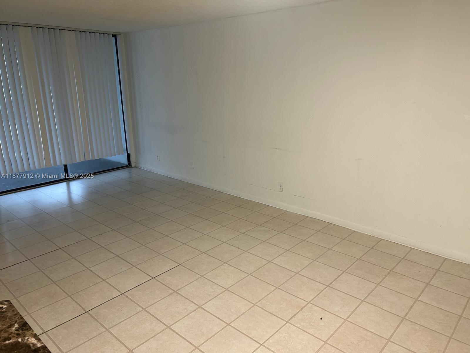 LAKE POINTE CONDOMINIUM N - Residential Lease