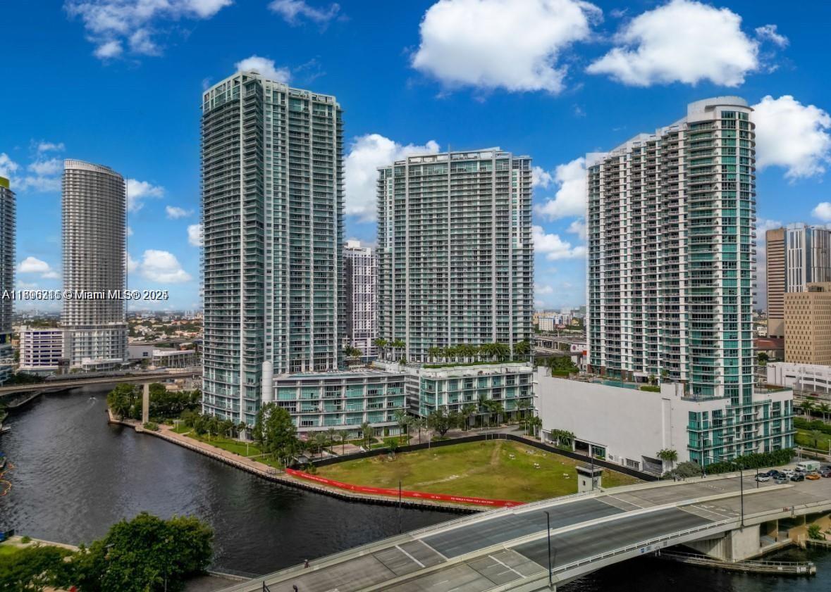 90 Sw 3rd St 4210, Miami, Broward County, Florida - 2 Bedrooms  
2 Bathrooms - 