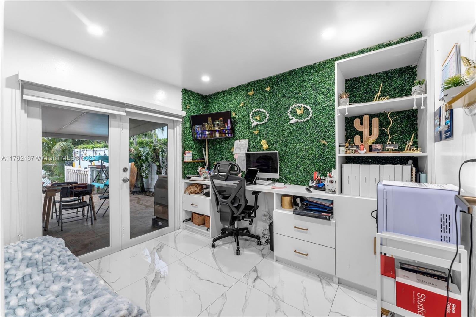 LAKE MARKS AT WESTWIND - Residential